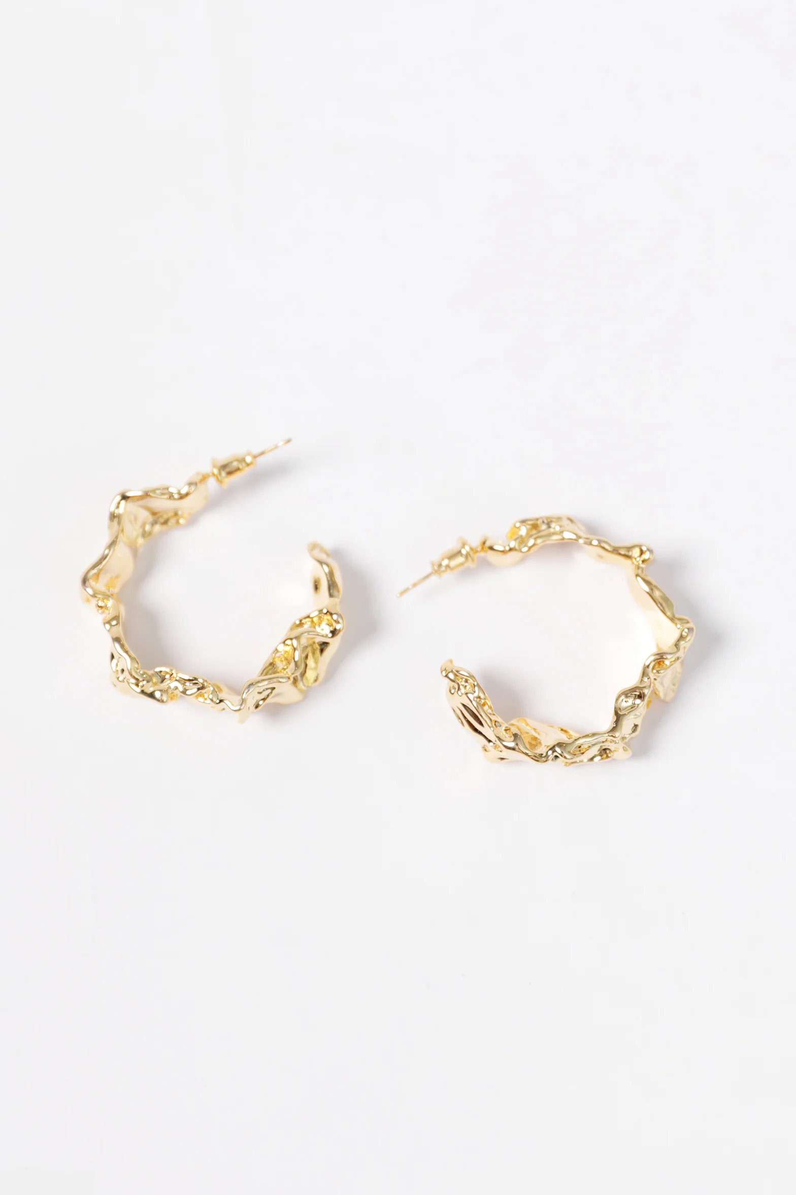 DENTED HOOP EARRINGS - Image 4