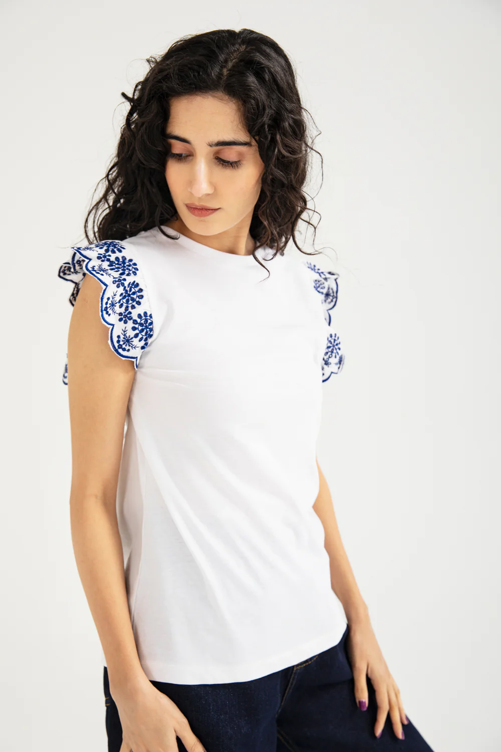 TEE WITH SCHIFFLI DETAIL - Image 4