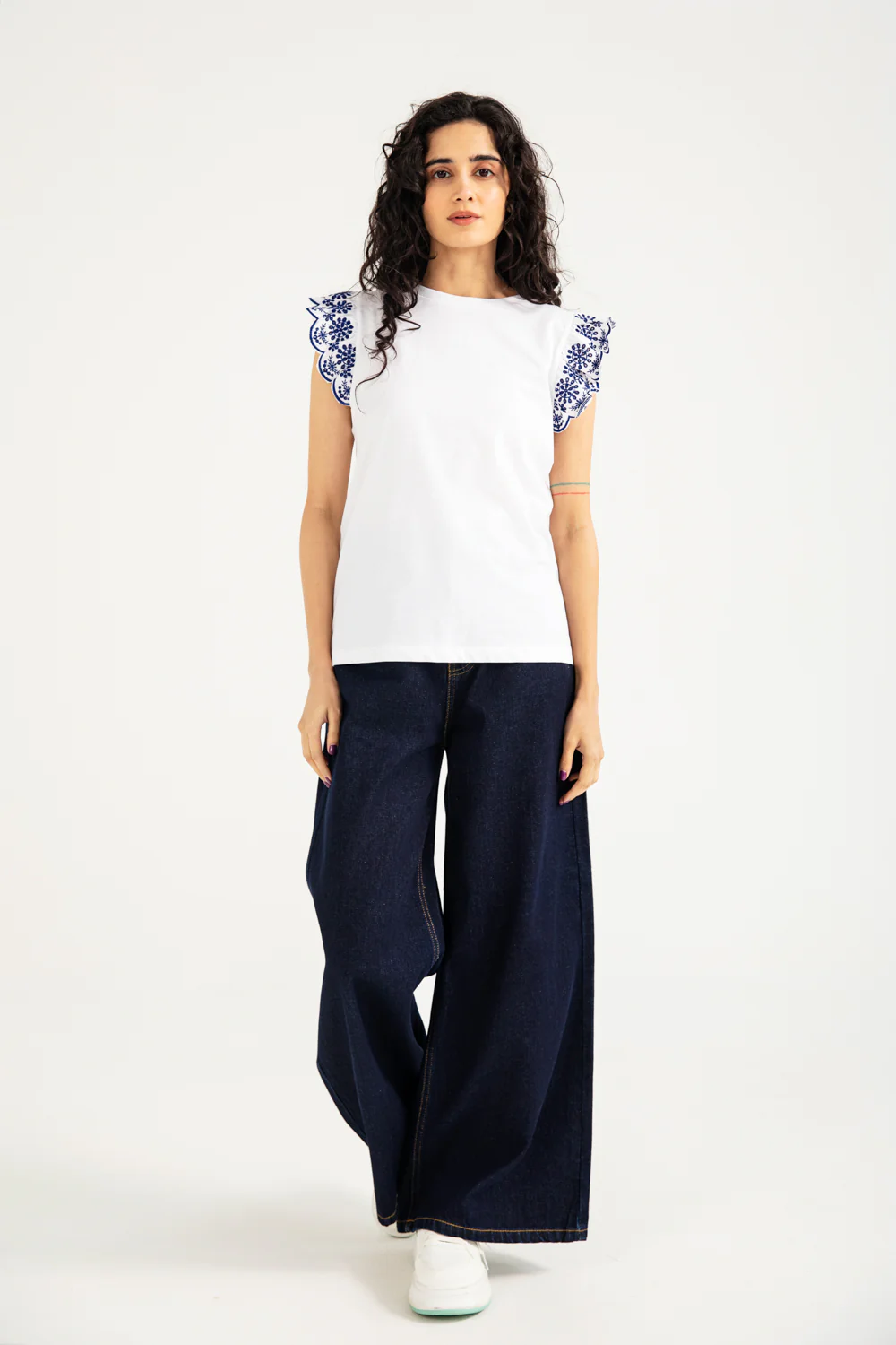 TEE WITH SCHIFFLI DETAIL - Image 6