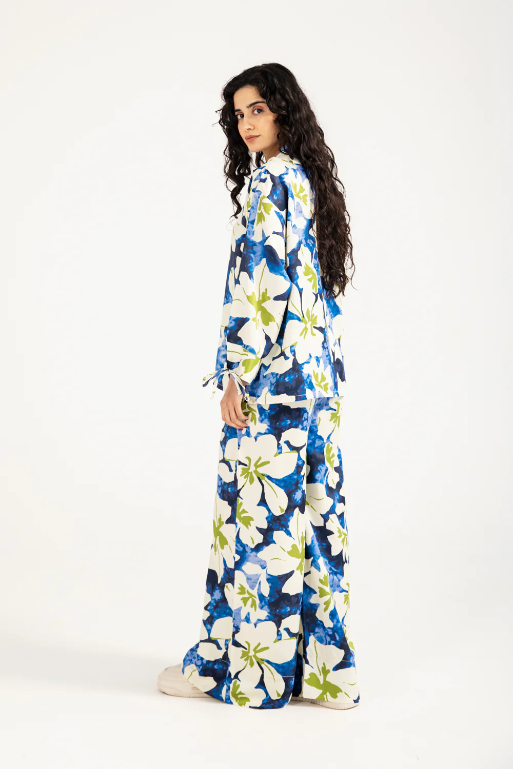 PRINTED TOP WITH NECK DETAIL - Image 2