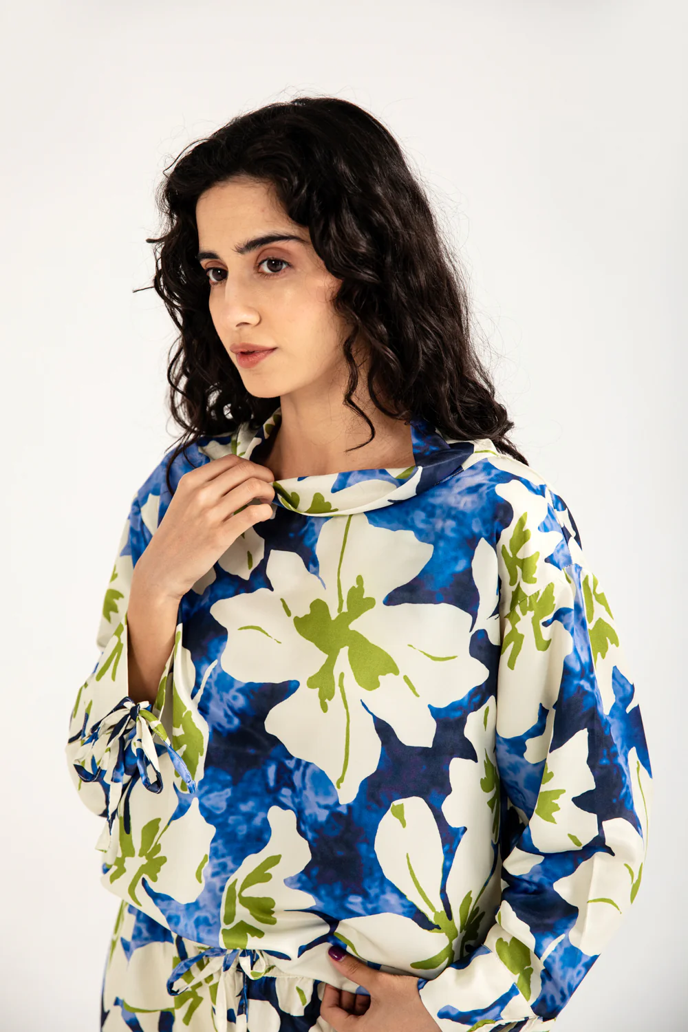 PRINTED TOP WITH NECK DETAIL - Image 3