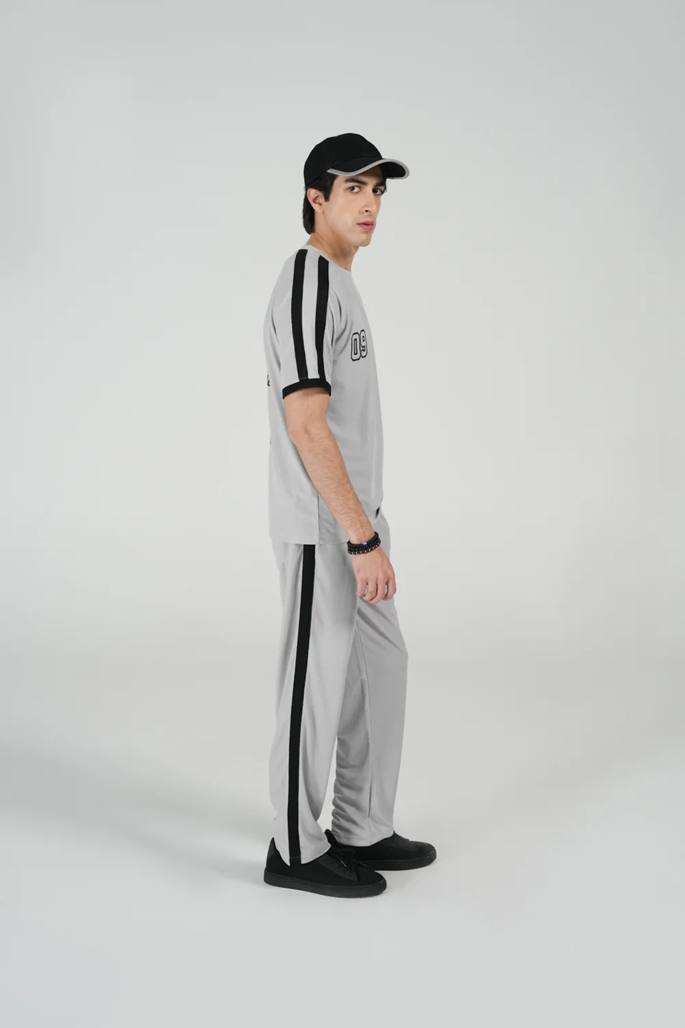 TEXTURED GRAPHIC TEE - Image 3