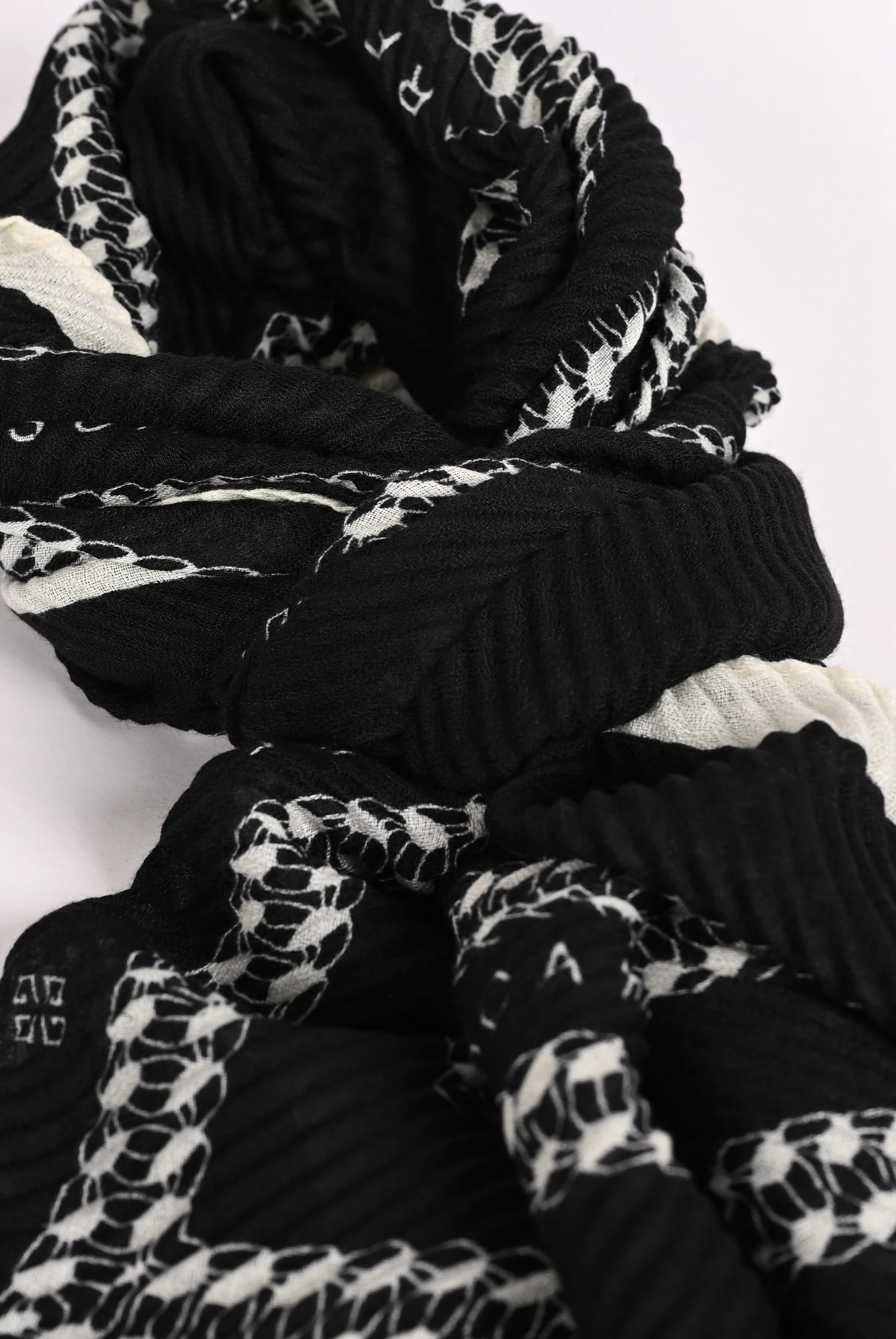 TEXTURED PRINTED SCARF - Image 2