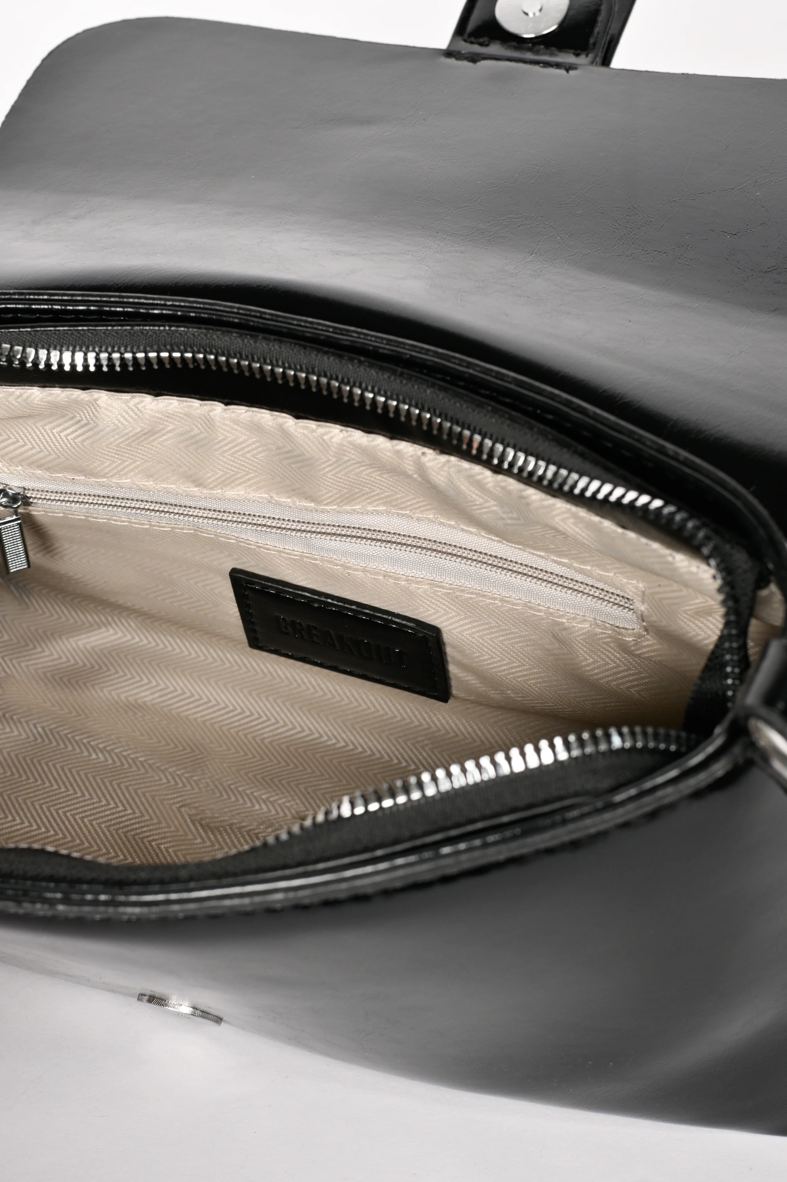 PATENT SHOULDER BUCKLE BAG - Image 4