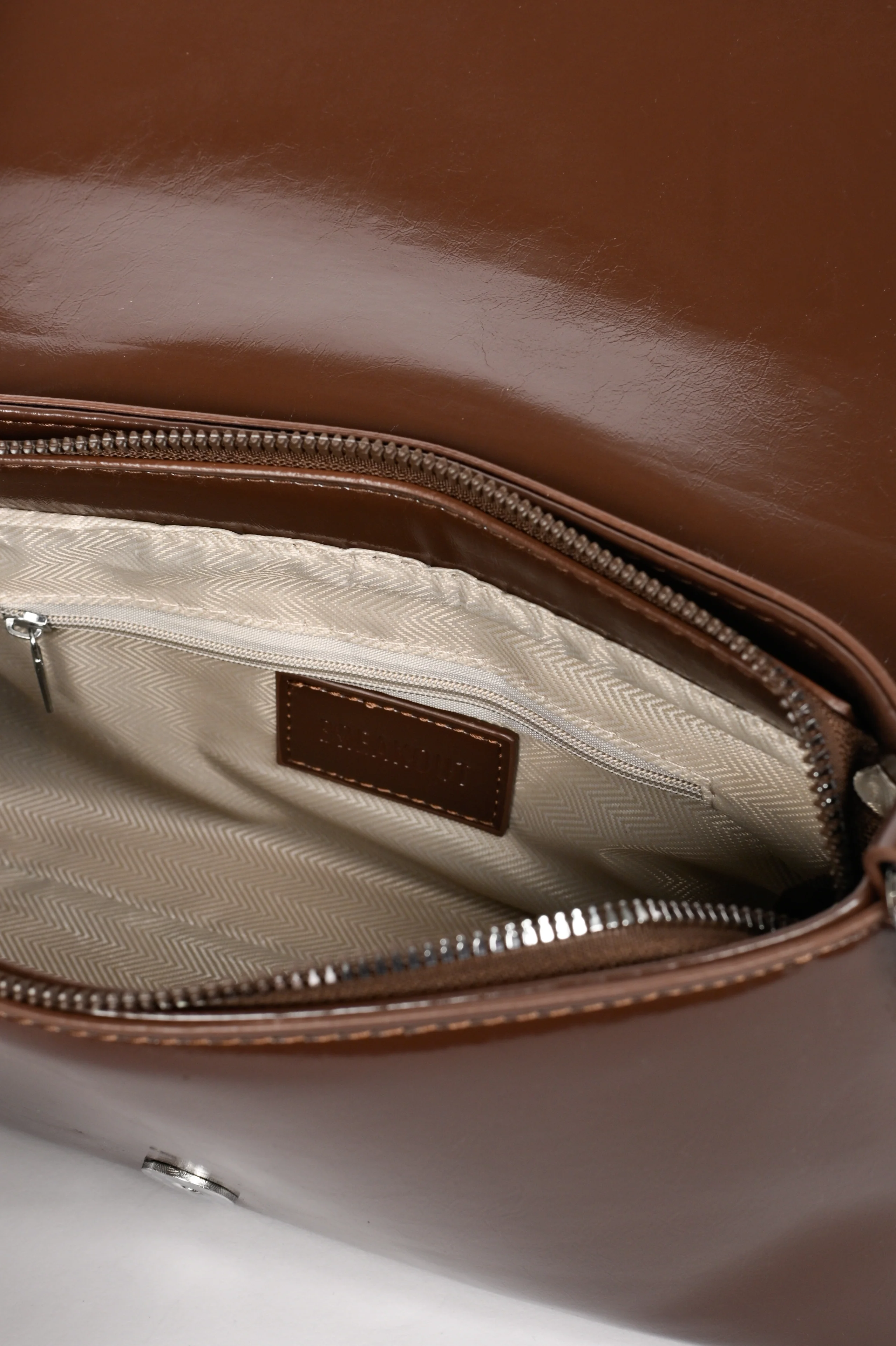 PATENT SHOULDER BUCKLE BAG - Image 5
