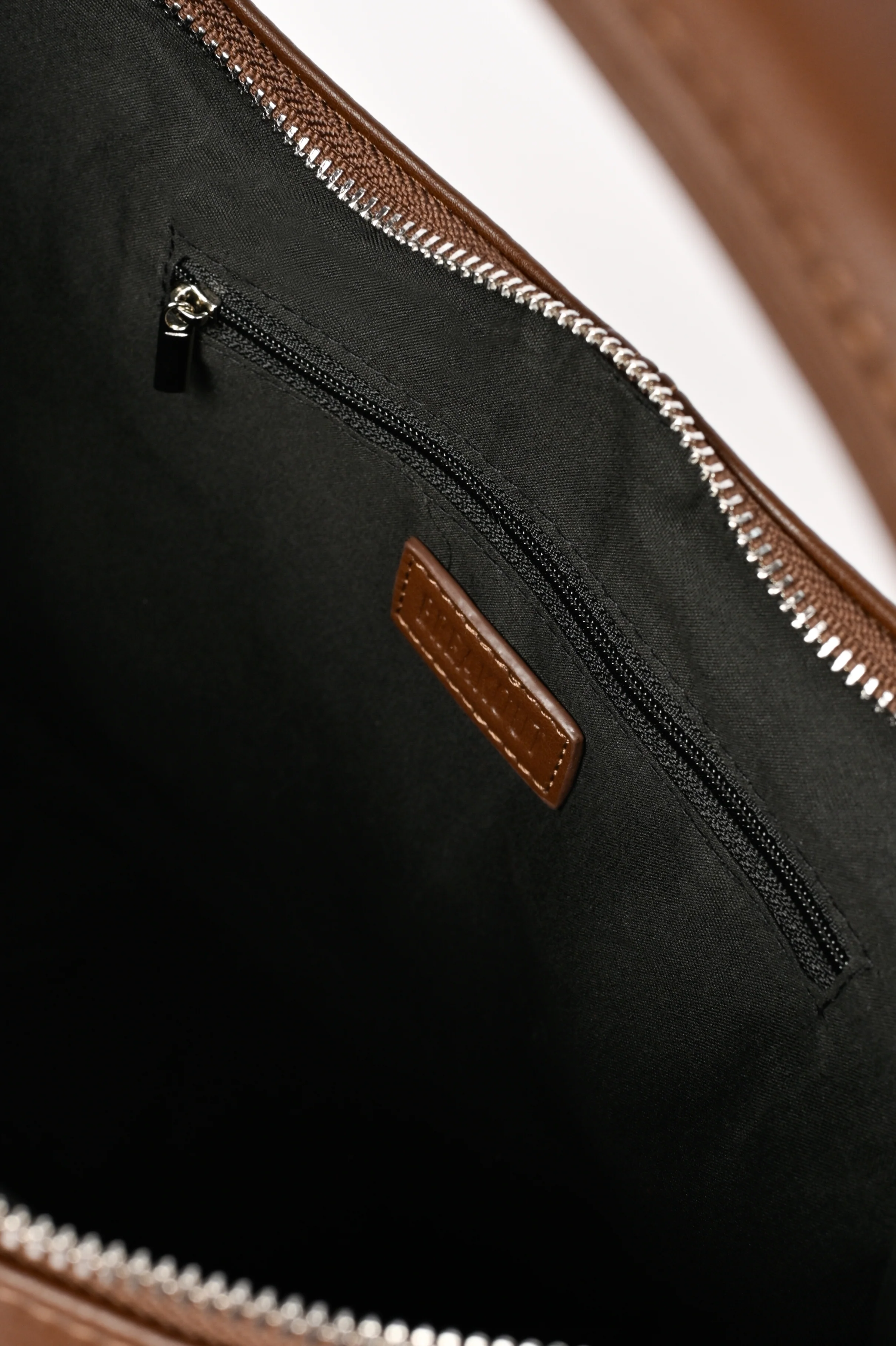 HOBO SHOULDER BAG - Image 4