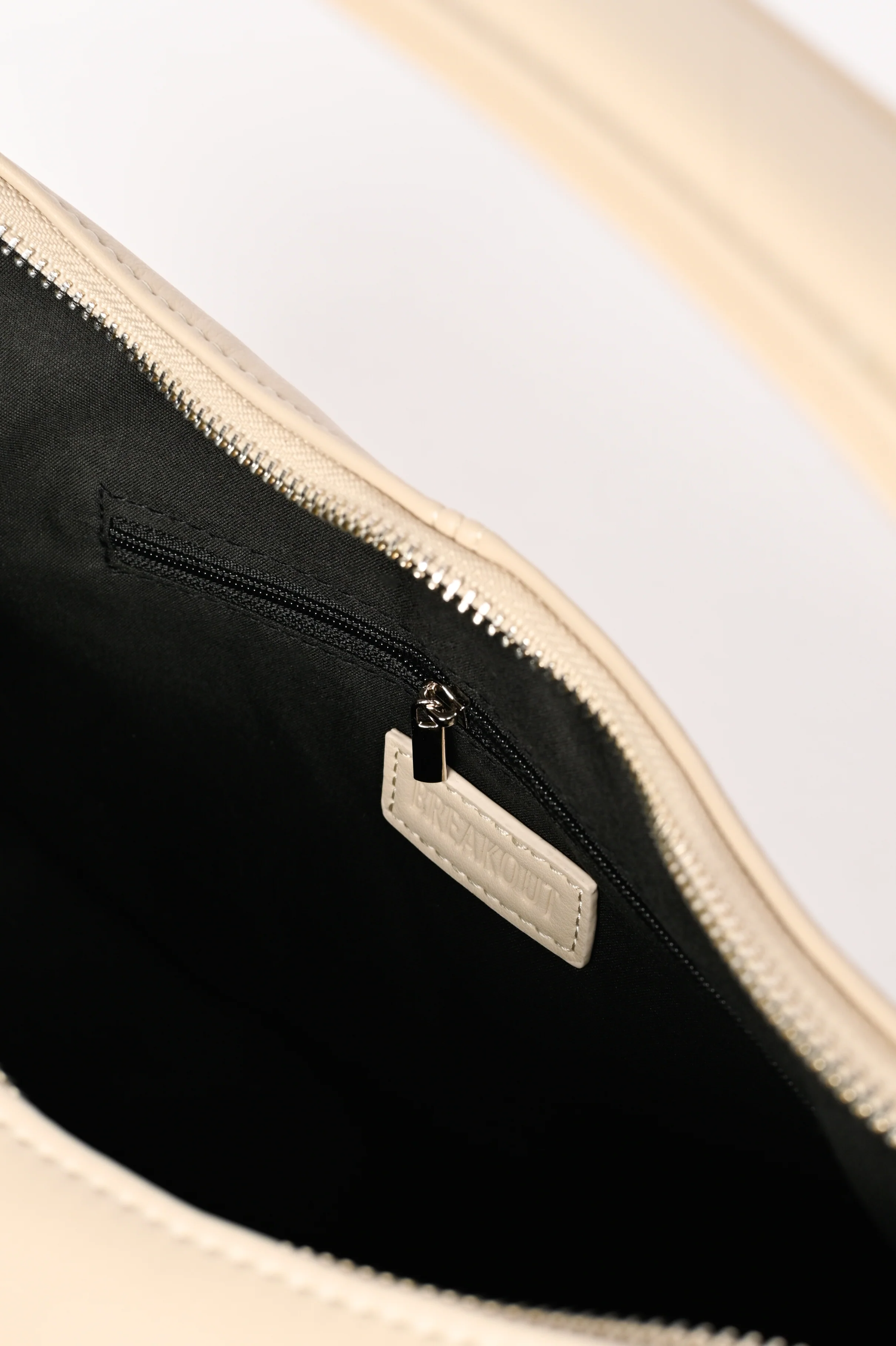 HOBO SHOULDER BAG - Image 4