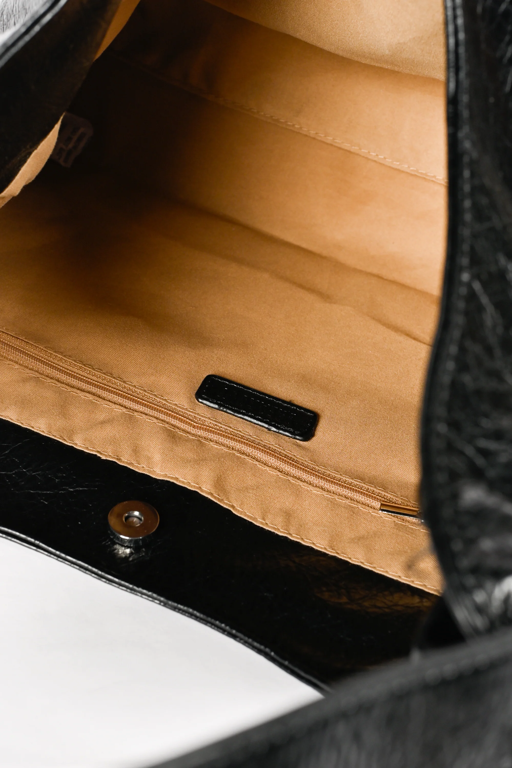 TEXTURED HOBO TOTE BAG - Image 4