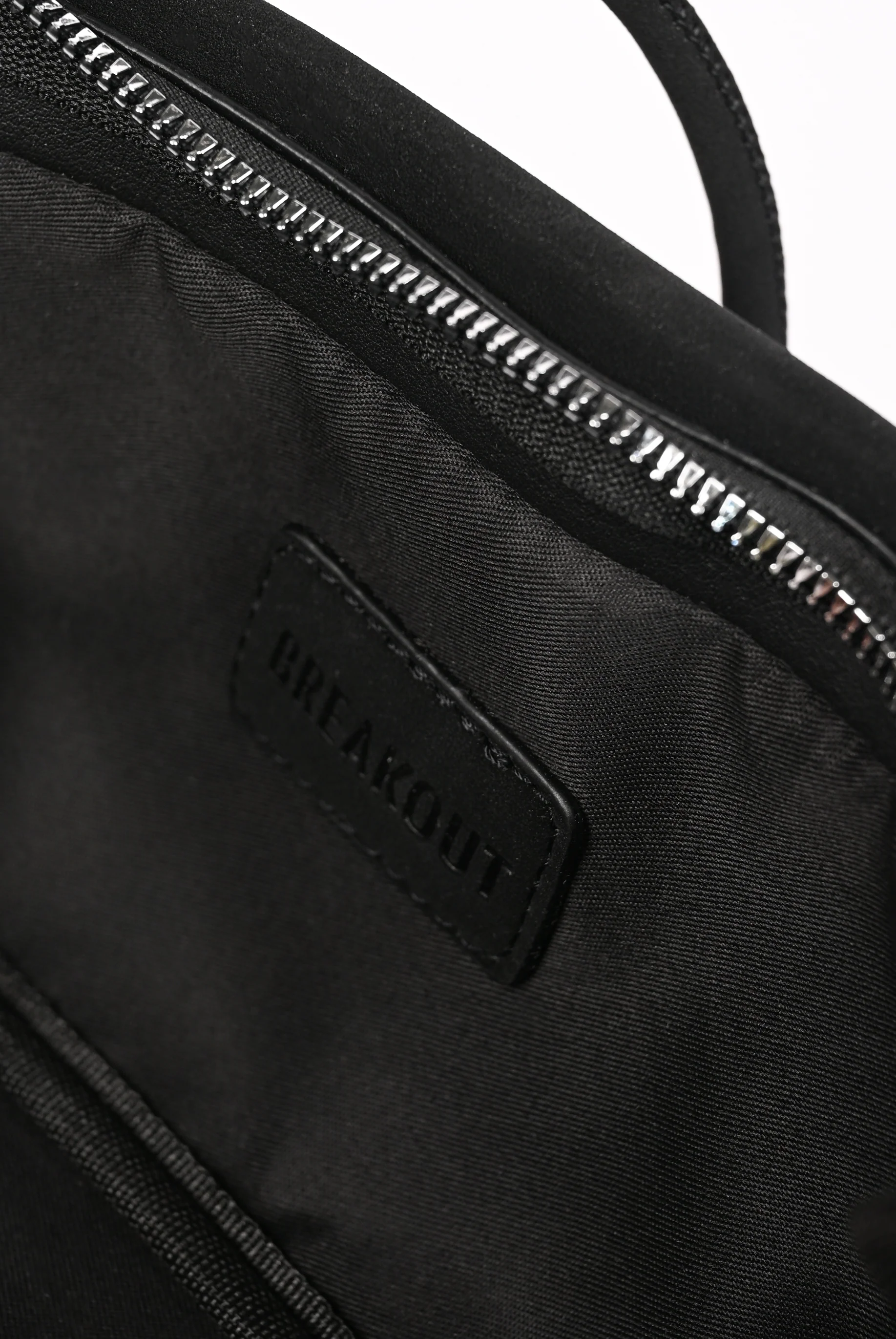 ELONGATED TRAPEZE SHOULDER BAG - Image 4