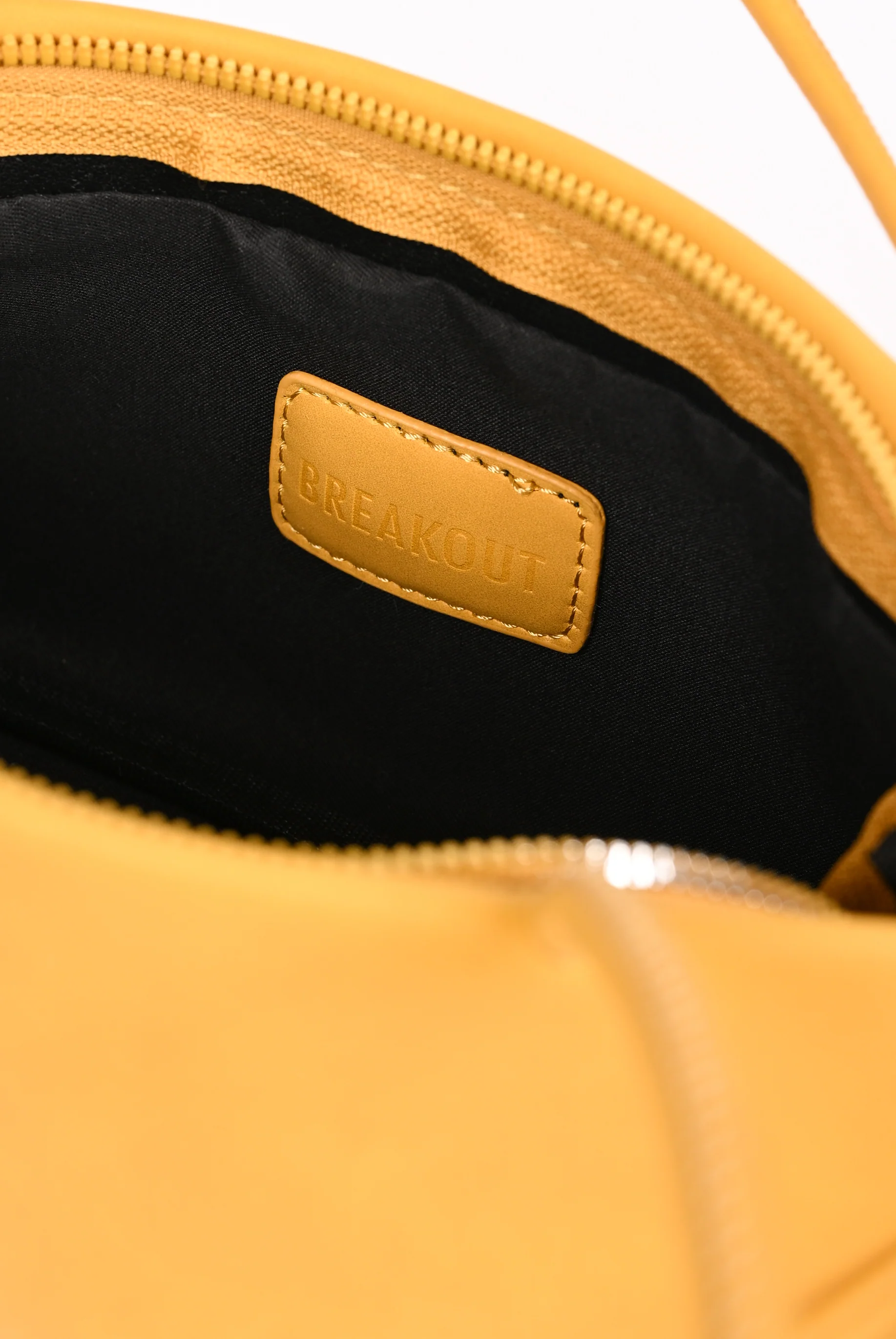 ELONGATED TRAPEZE SHOULDER BAG - Image 4