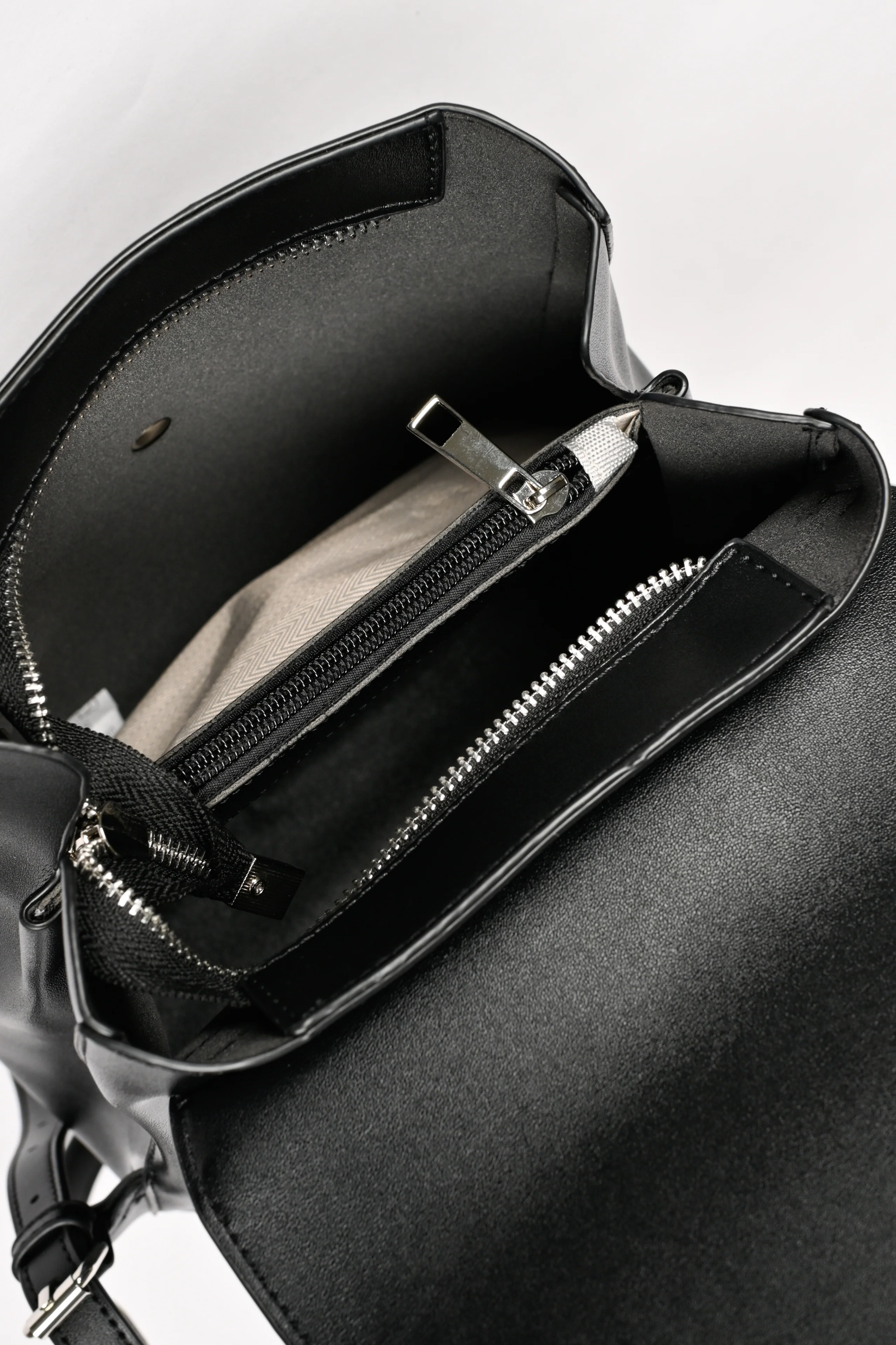 SOLID BAGPACK - Image 4