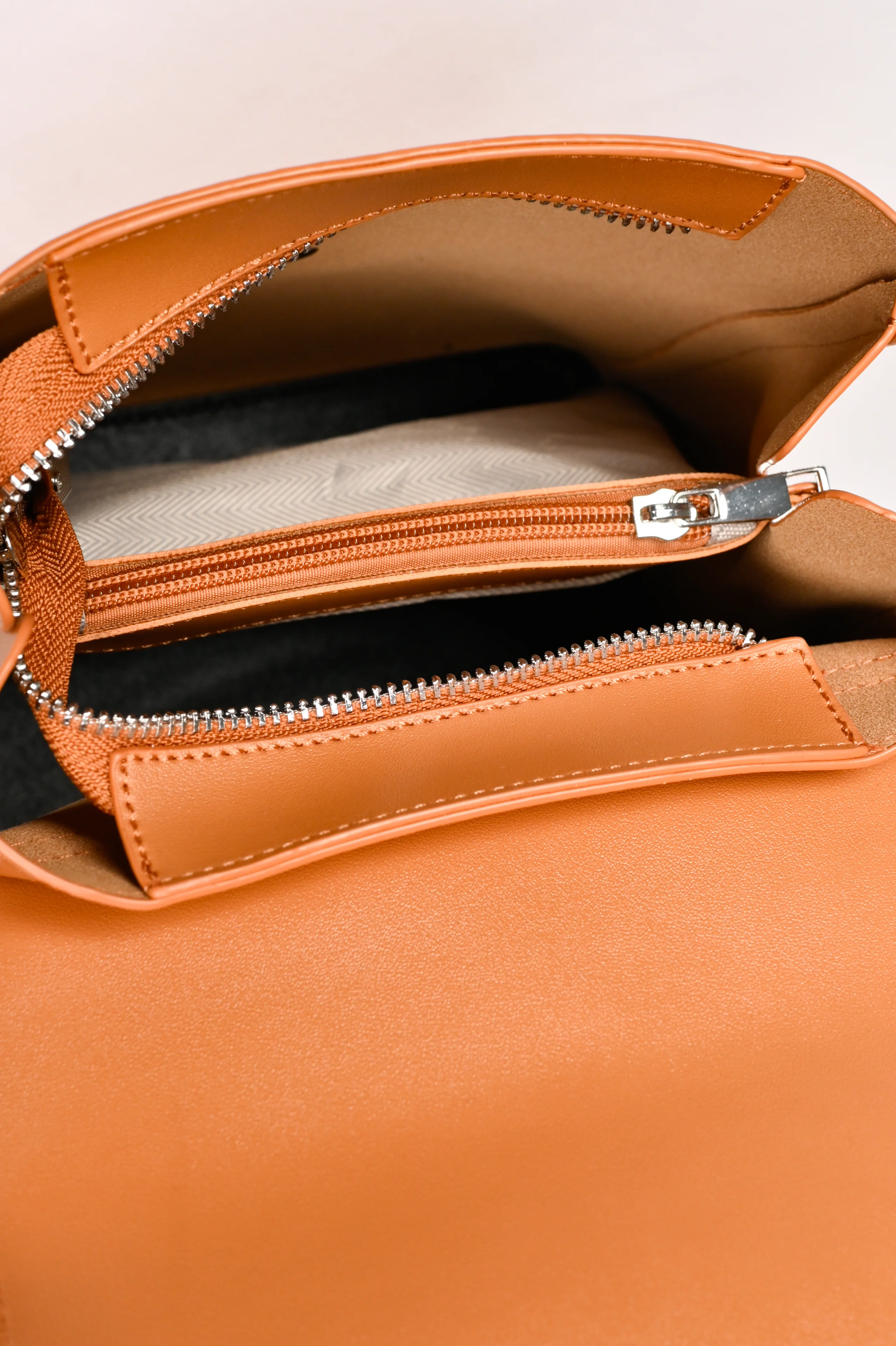 SOLID BAGPACK - Image 4