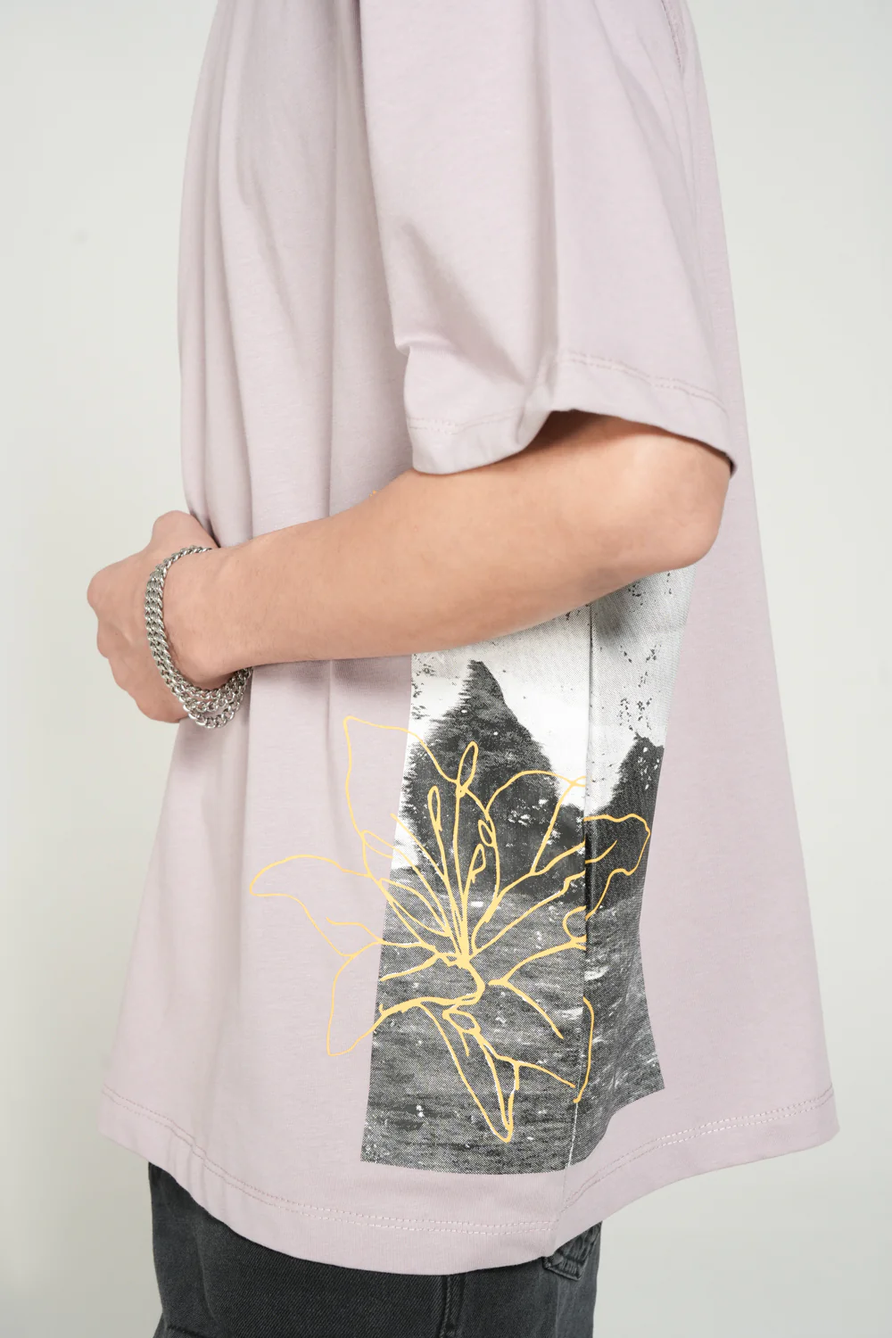 BAGGY FIT GRAPHIC TEE - Image 2