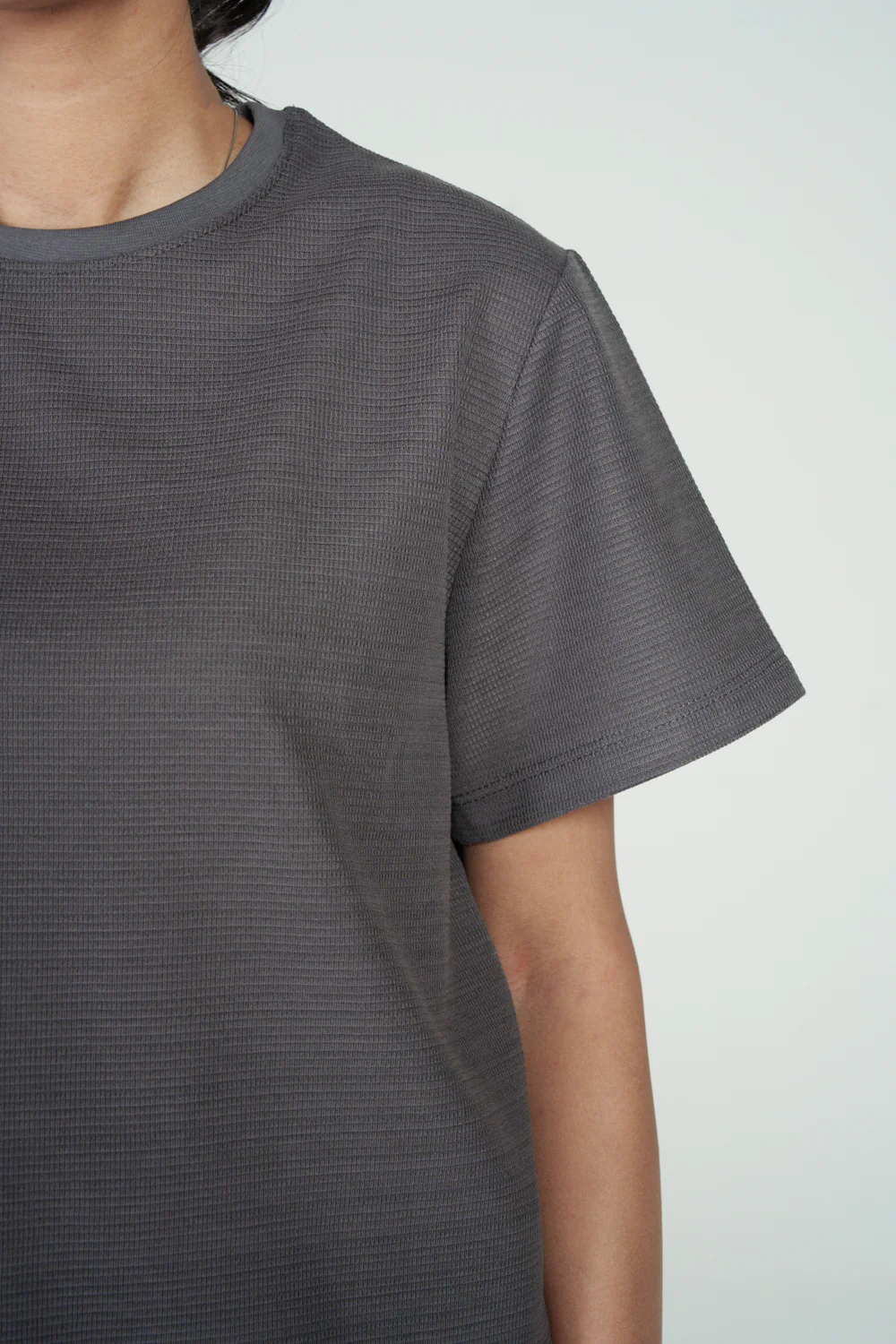 TEXTURED BOXY FIT TEE - Image 4