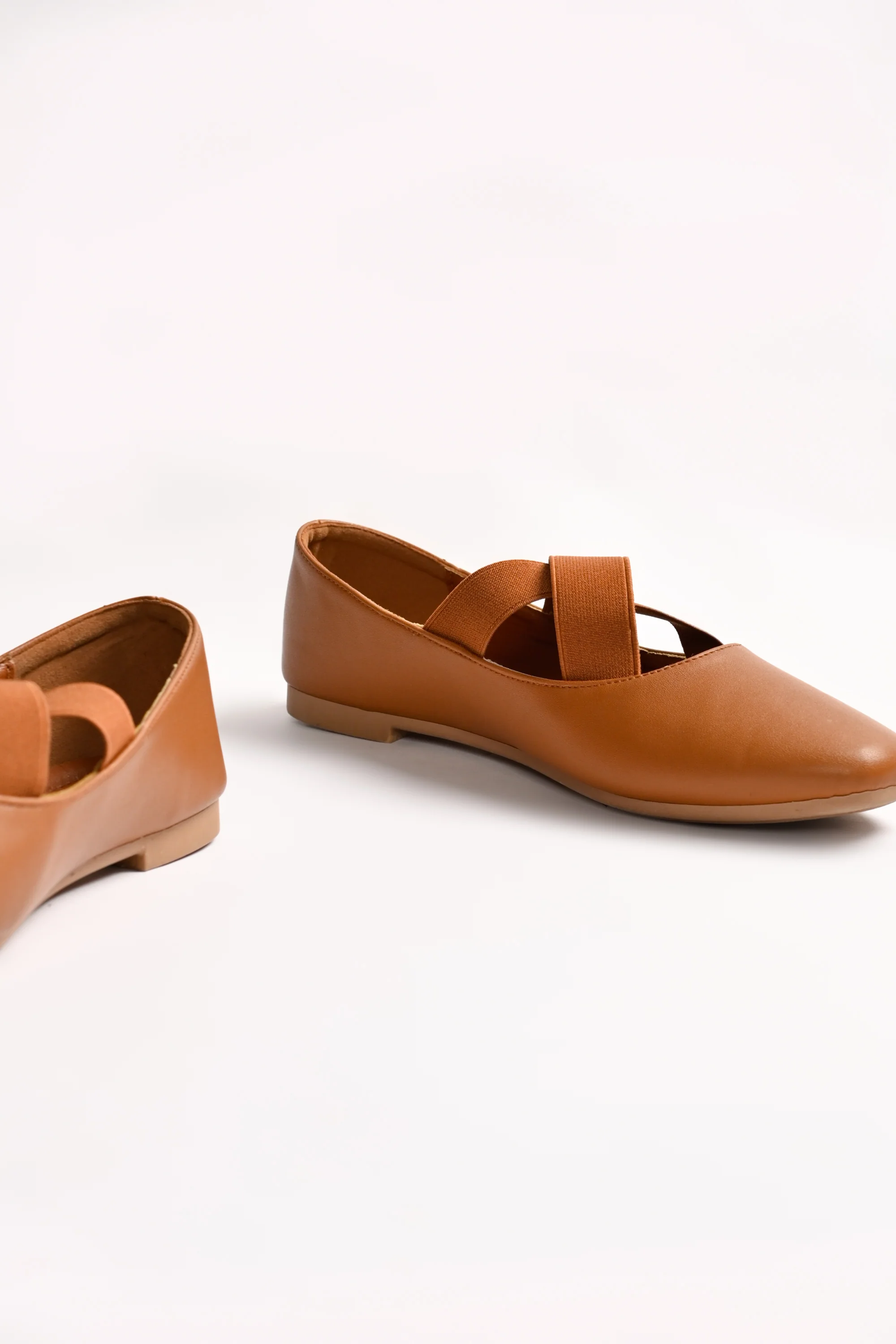 PUMPS WITH STRAP DETAIL - Image 4