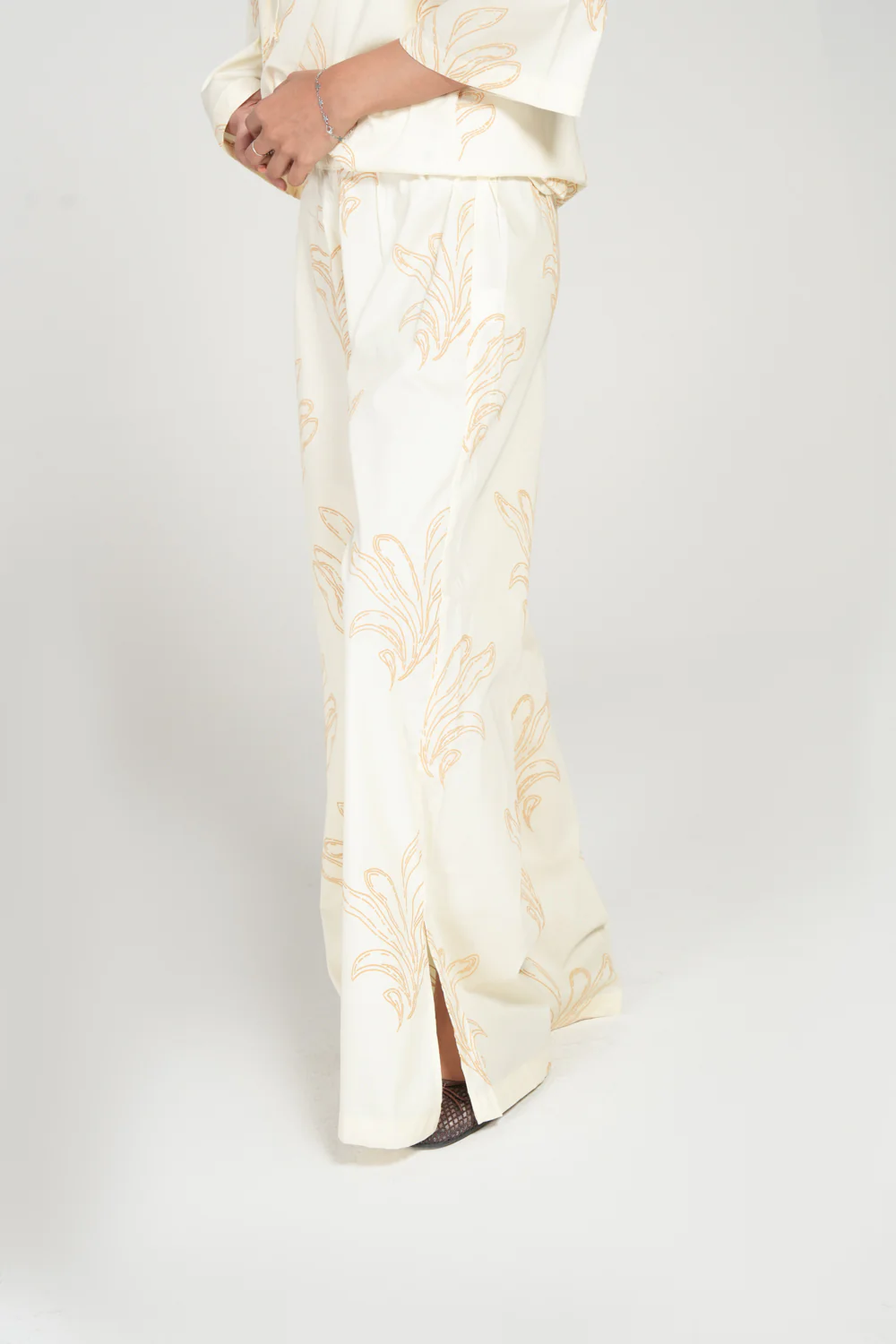 EMBOSSED PRINTED WIDE LEG TROUSERS - Image 2