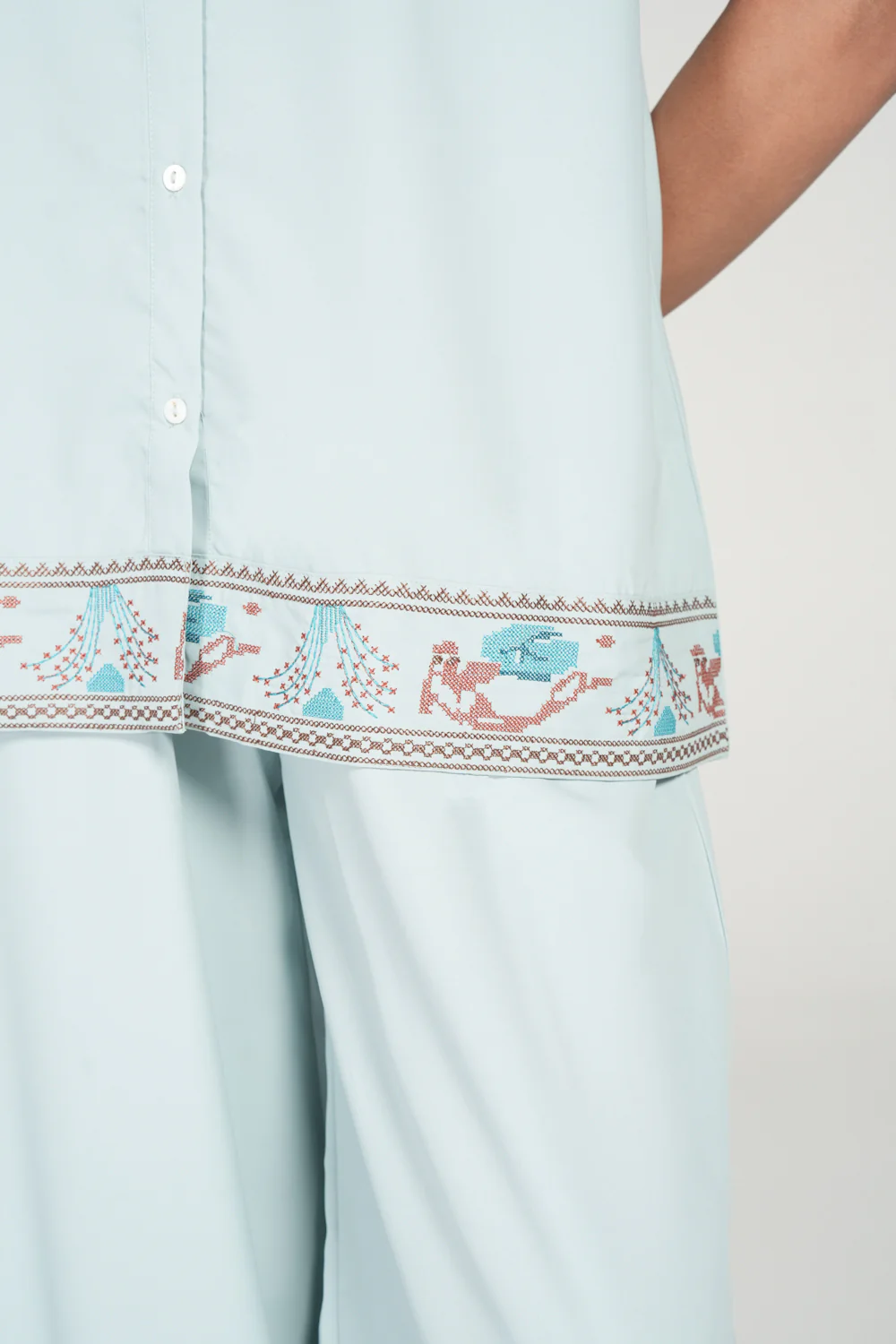 EMBROIDERED BUTTON DOWN TOP - Image 4