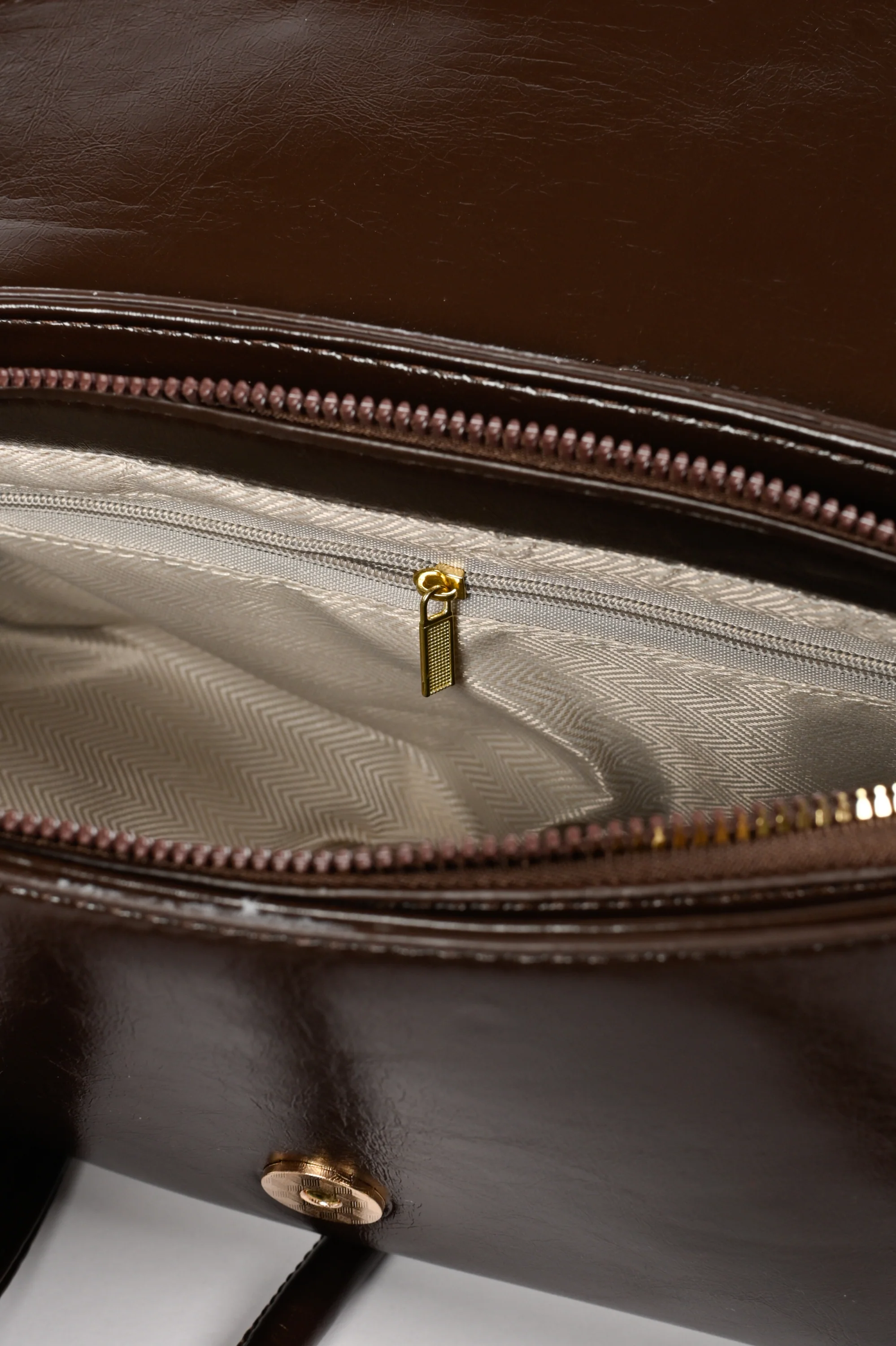 SUEDE FLAP SHOULDER BAG - Image 5