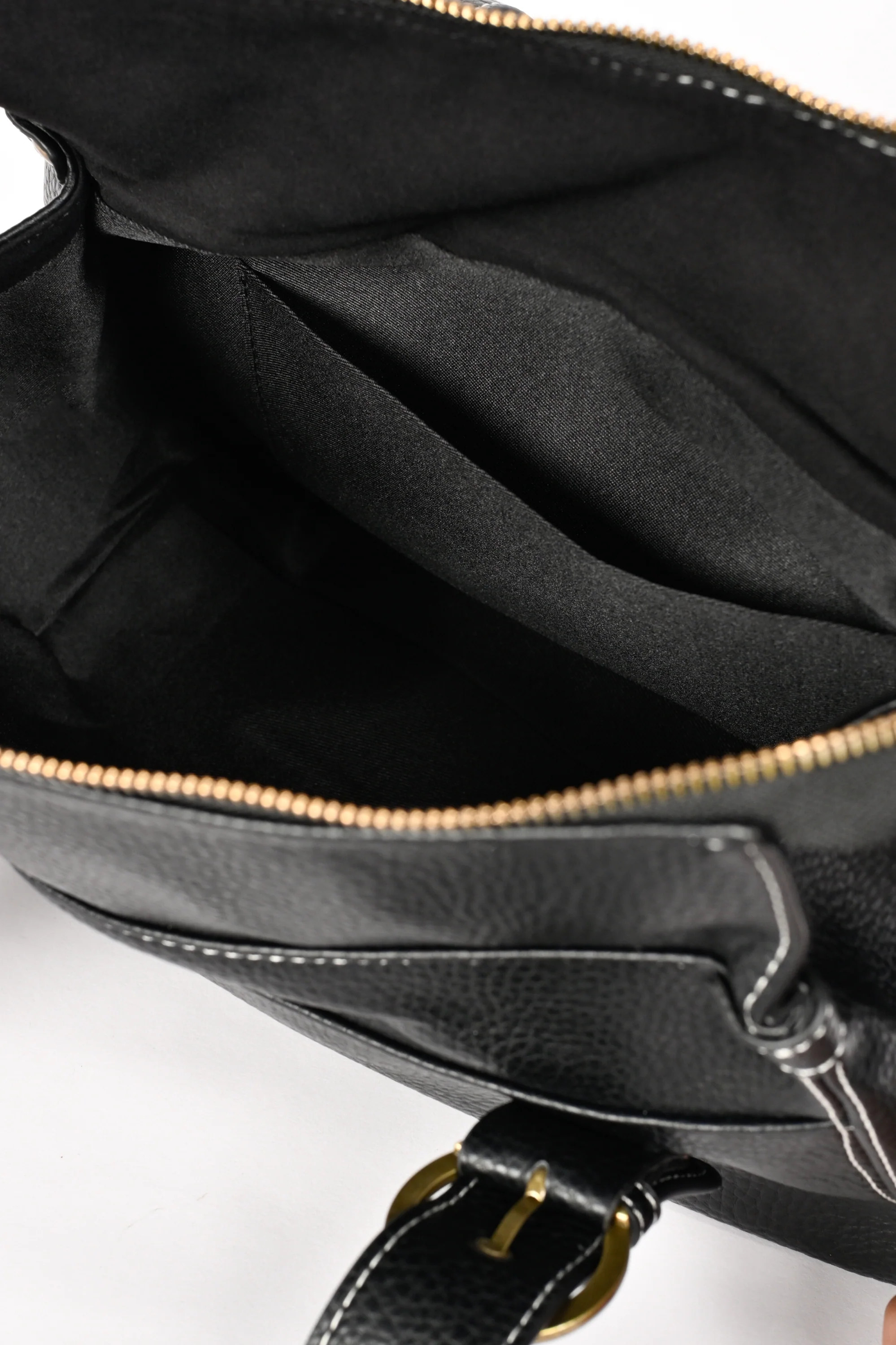 TEXTURED BUCKLE HAND BAG - Image 4