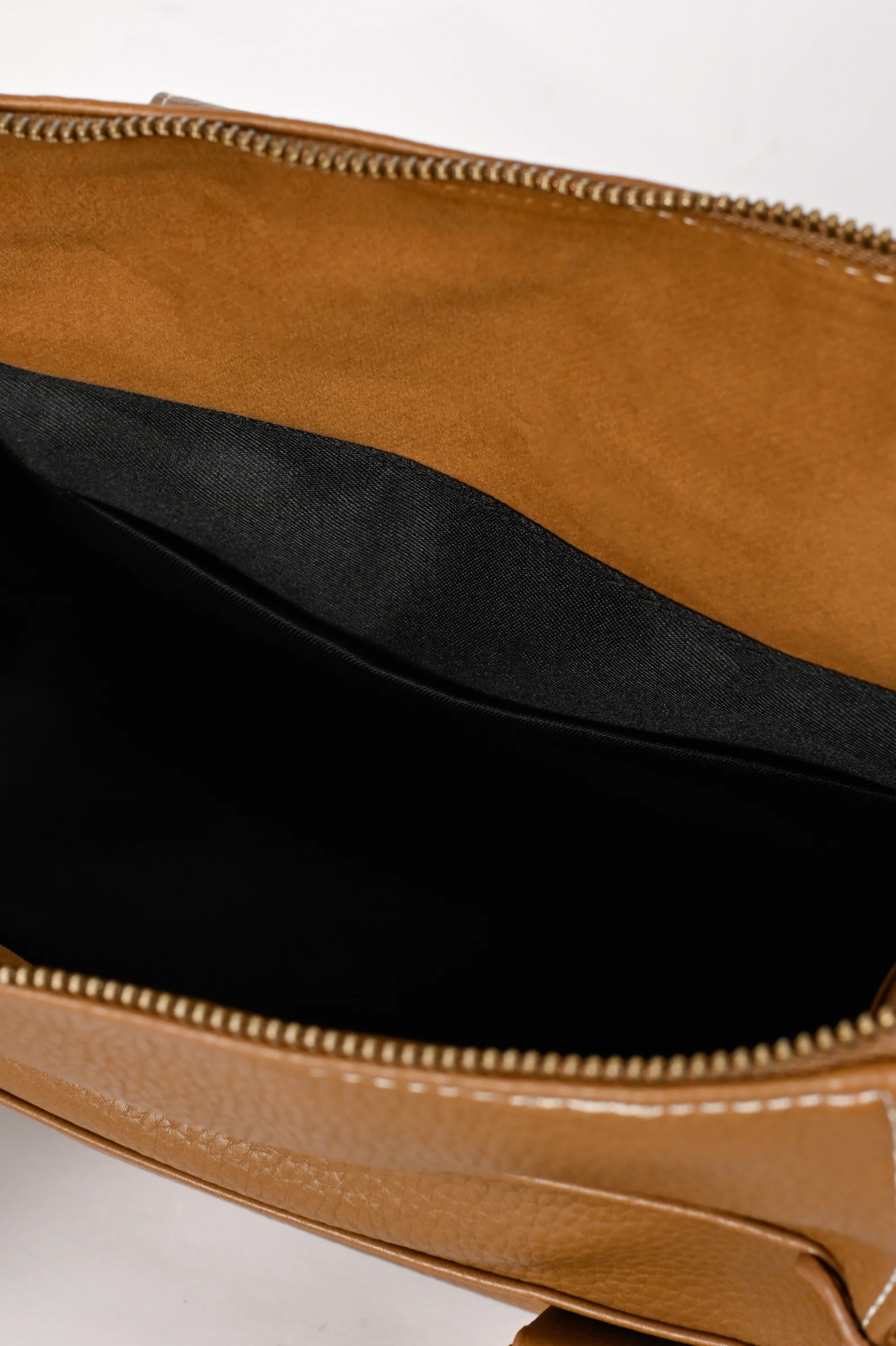 TEXTURED BUCKLE HAND BAG - Image 4