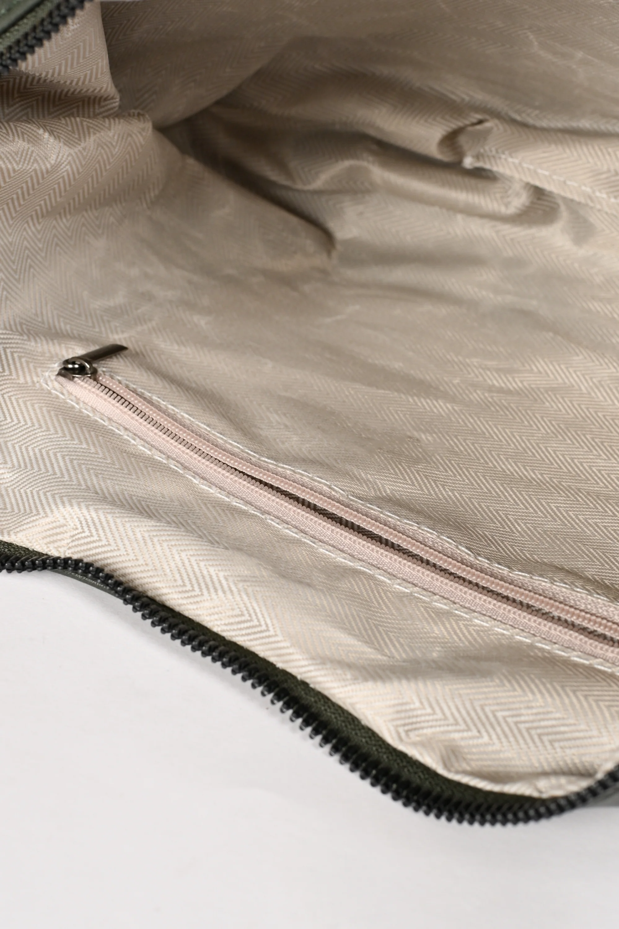 CRESCENT CROSSBODY BAG - Image 4