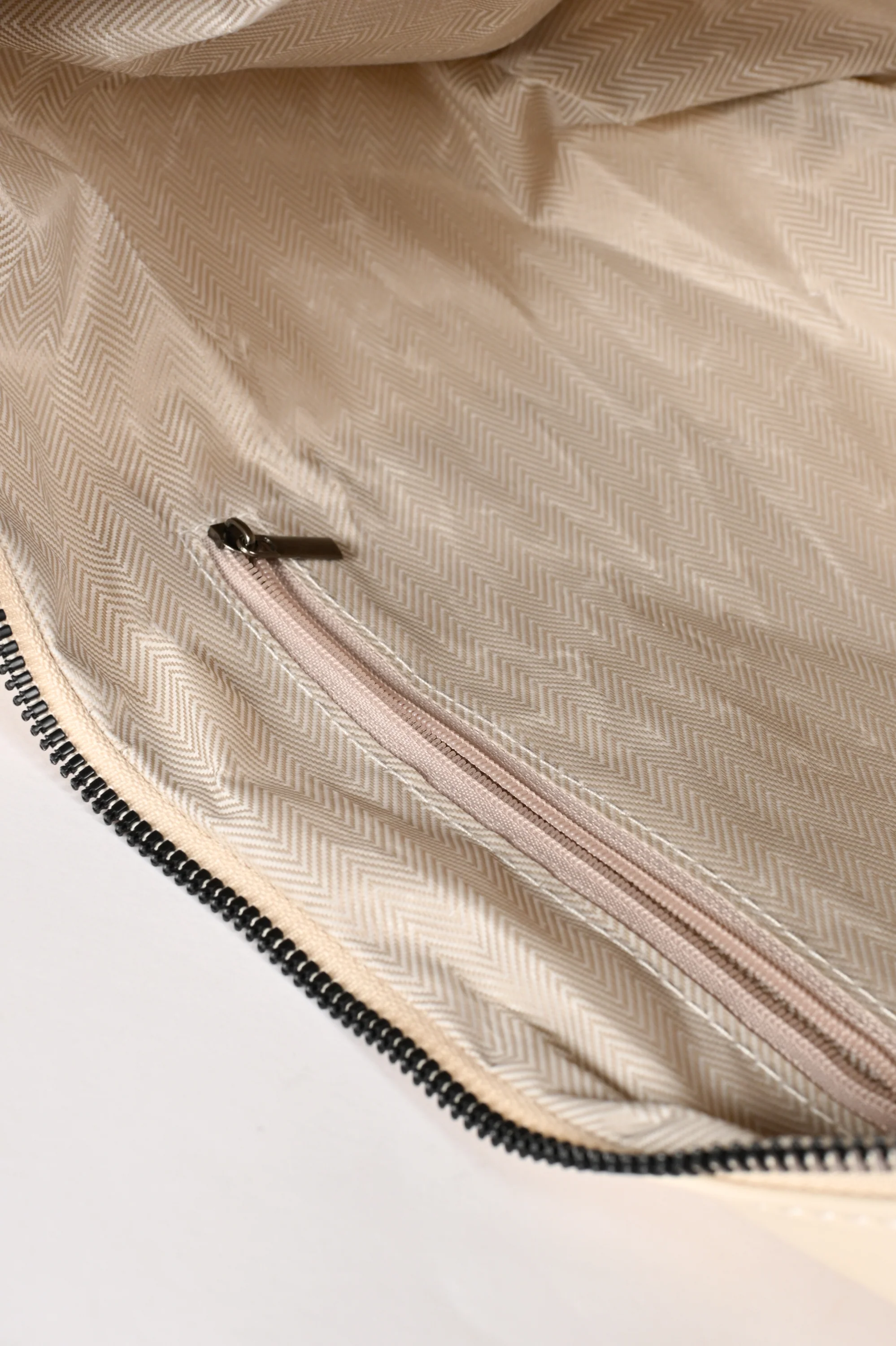 CRESCENT CROSSBODY BAG - Image 4