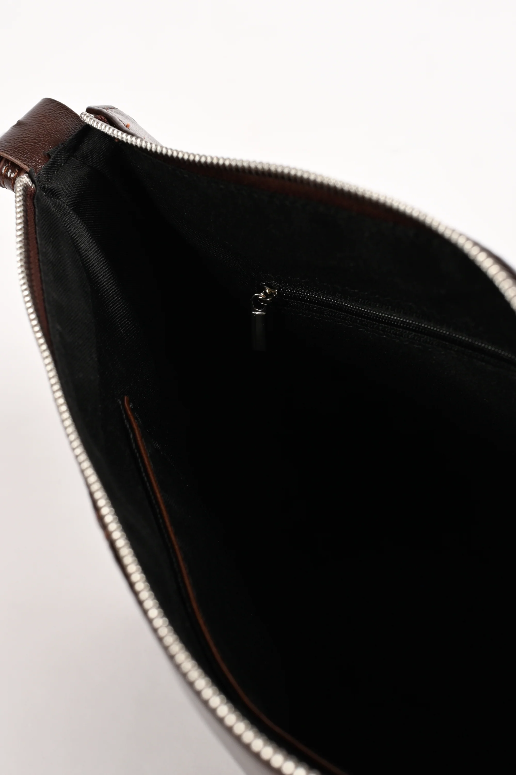 PATENT SHOULDER BAG - Image 4