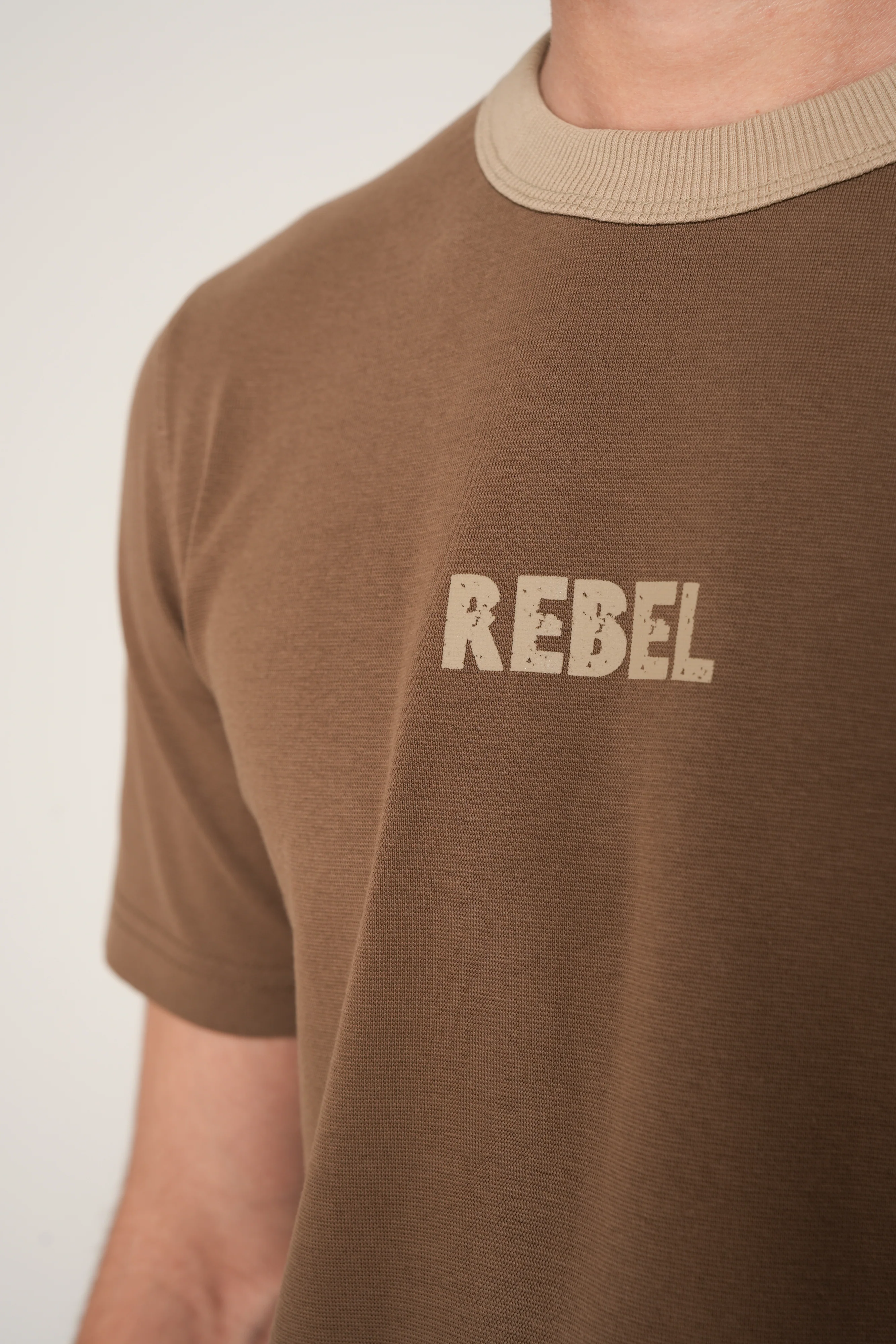 SLIM CROPPED CONTRAST RIB TEE - Image 3