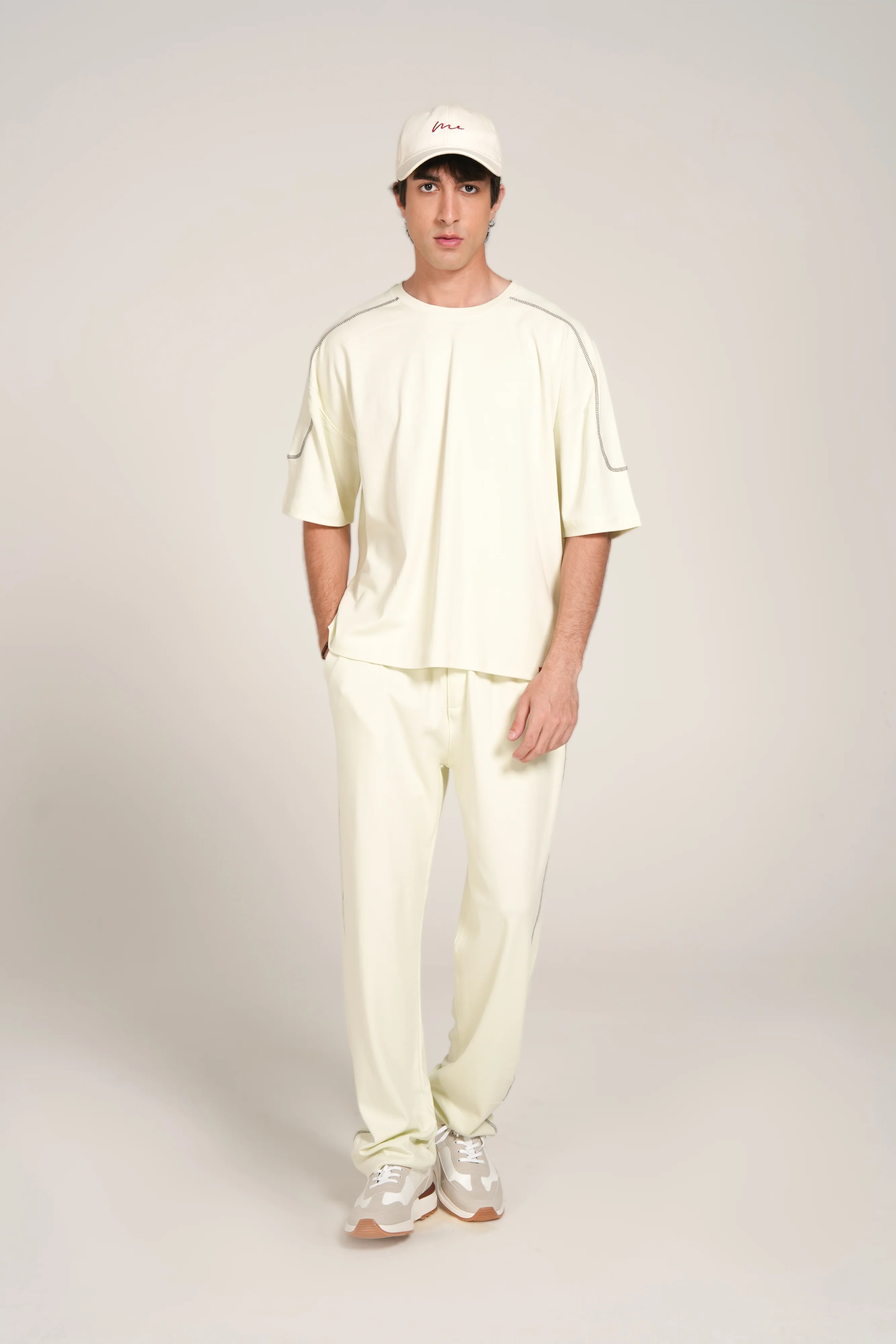 BOXY FIT CONTRAST FLATLOCK TEE