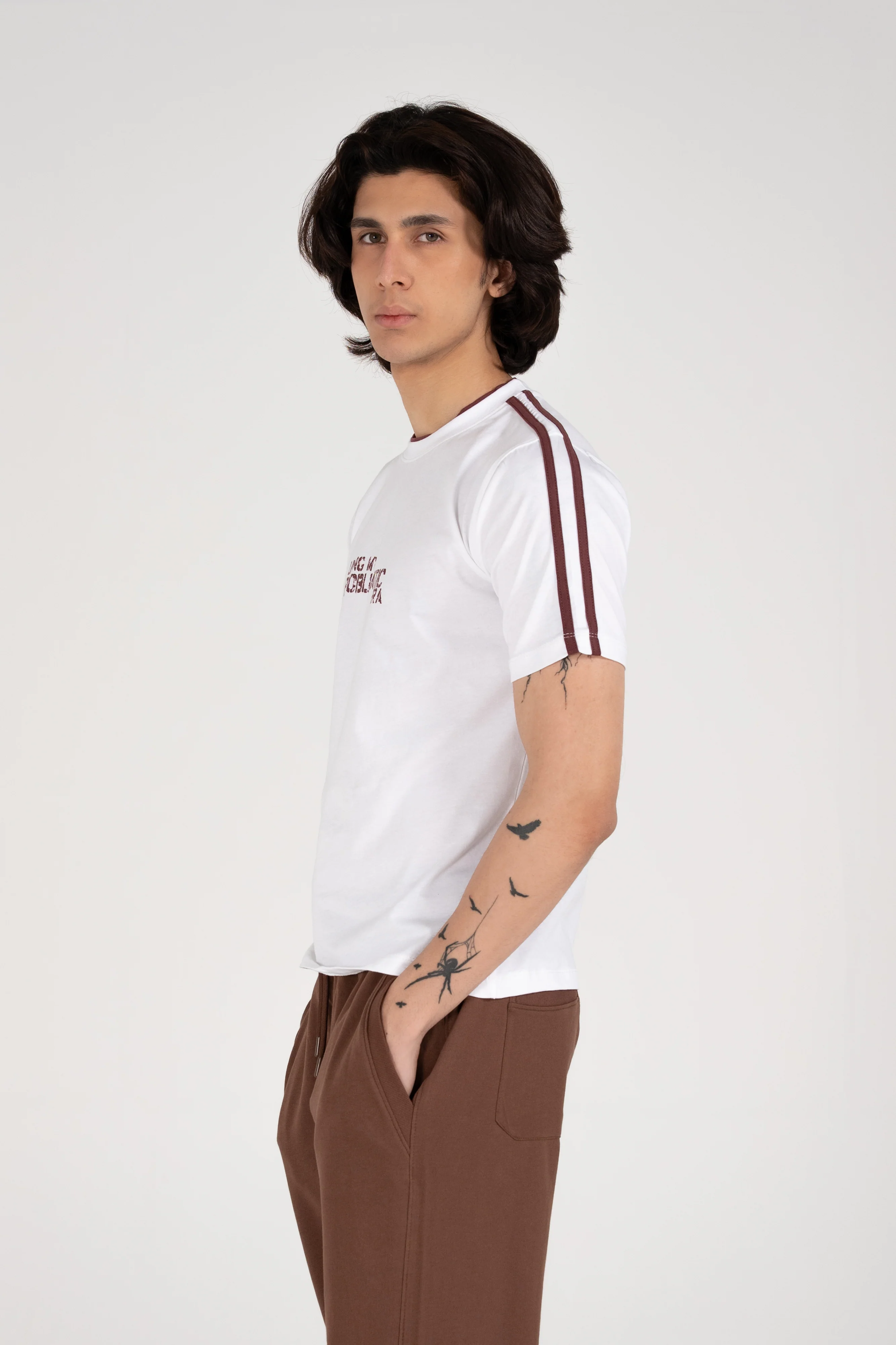 SLIM CROPPED FIT GRAPHIC TEE - Image 2