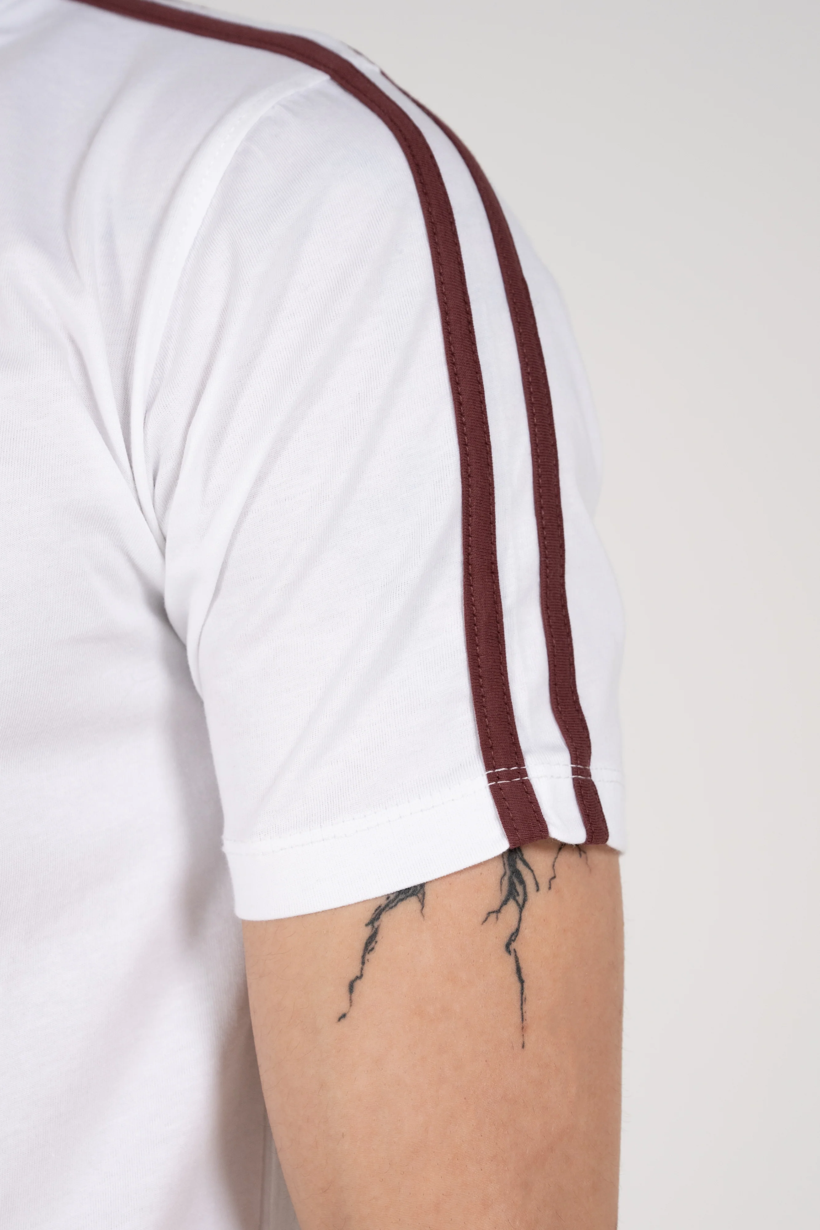 SLIM CROPPED FIT GRAPHIC TEE - Image 4