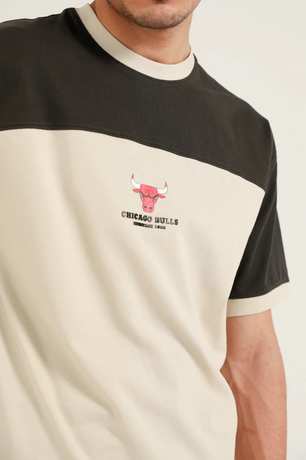 RELAXED FIT CONTRAST PANEL TEE - Image 3