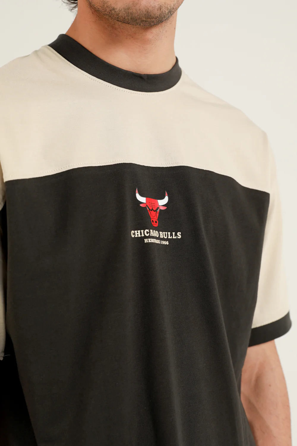 RELAXED FIT CONTRAST PANEL TEE - Image 3