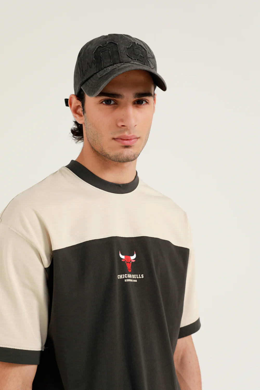 RELAXED FIT CONTRAST PANEL TEE - Image 7