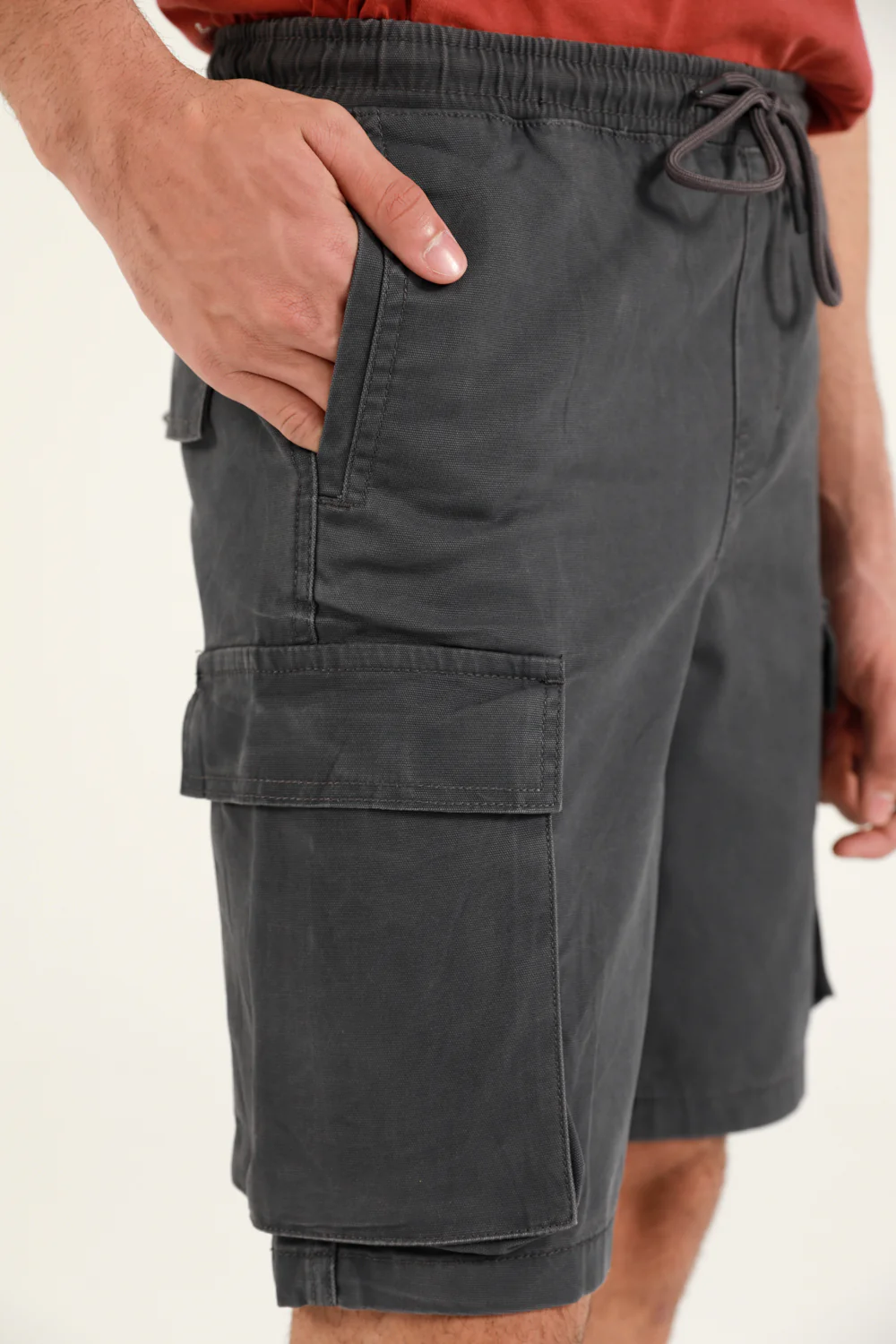 TEXTURED CARGO SHORT - Image 3