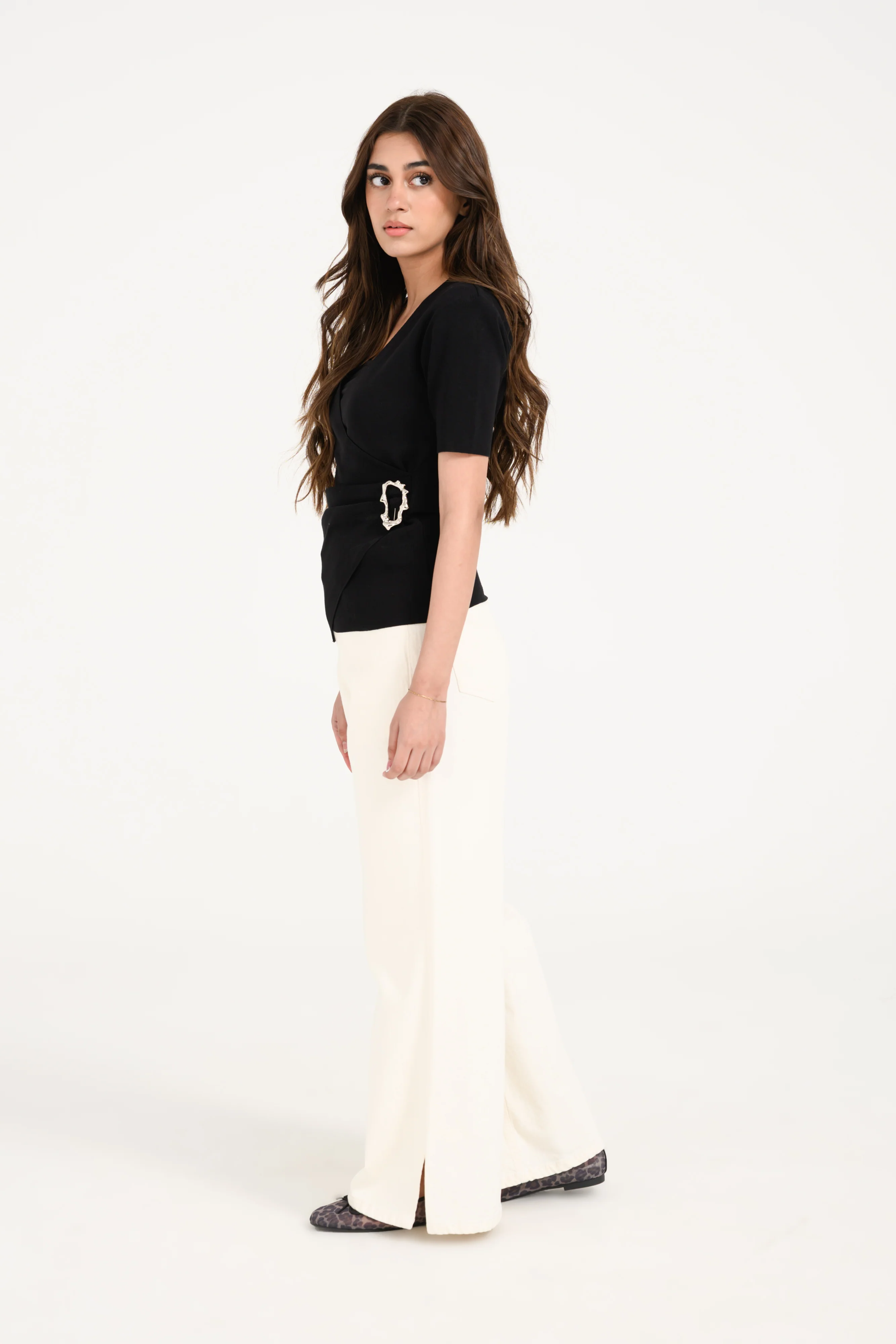 KNITTED TOP WITH BROOCH - Image 2