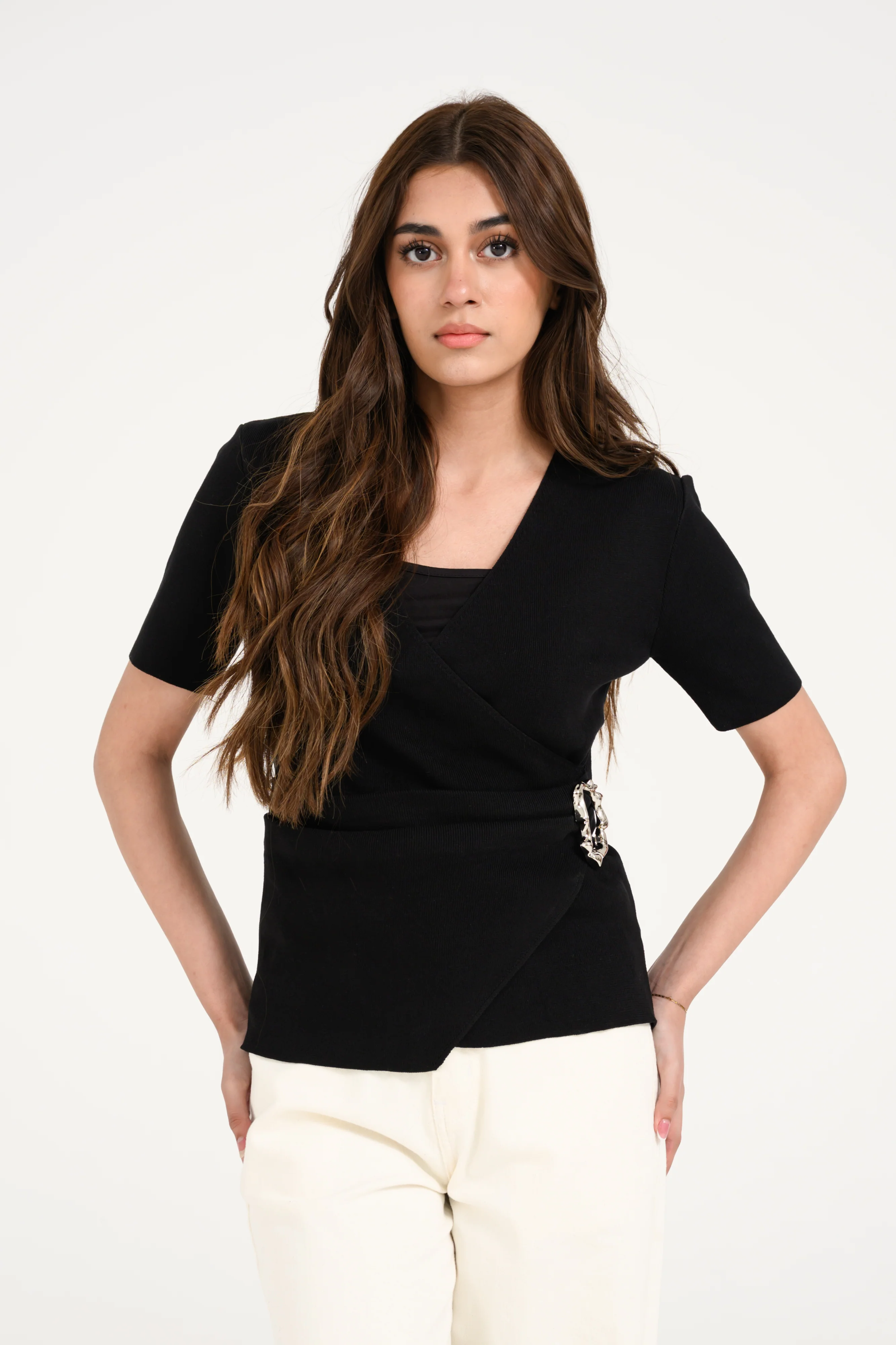KNITTED TOP WITH BROOCH - Image 5