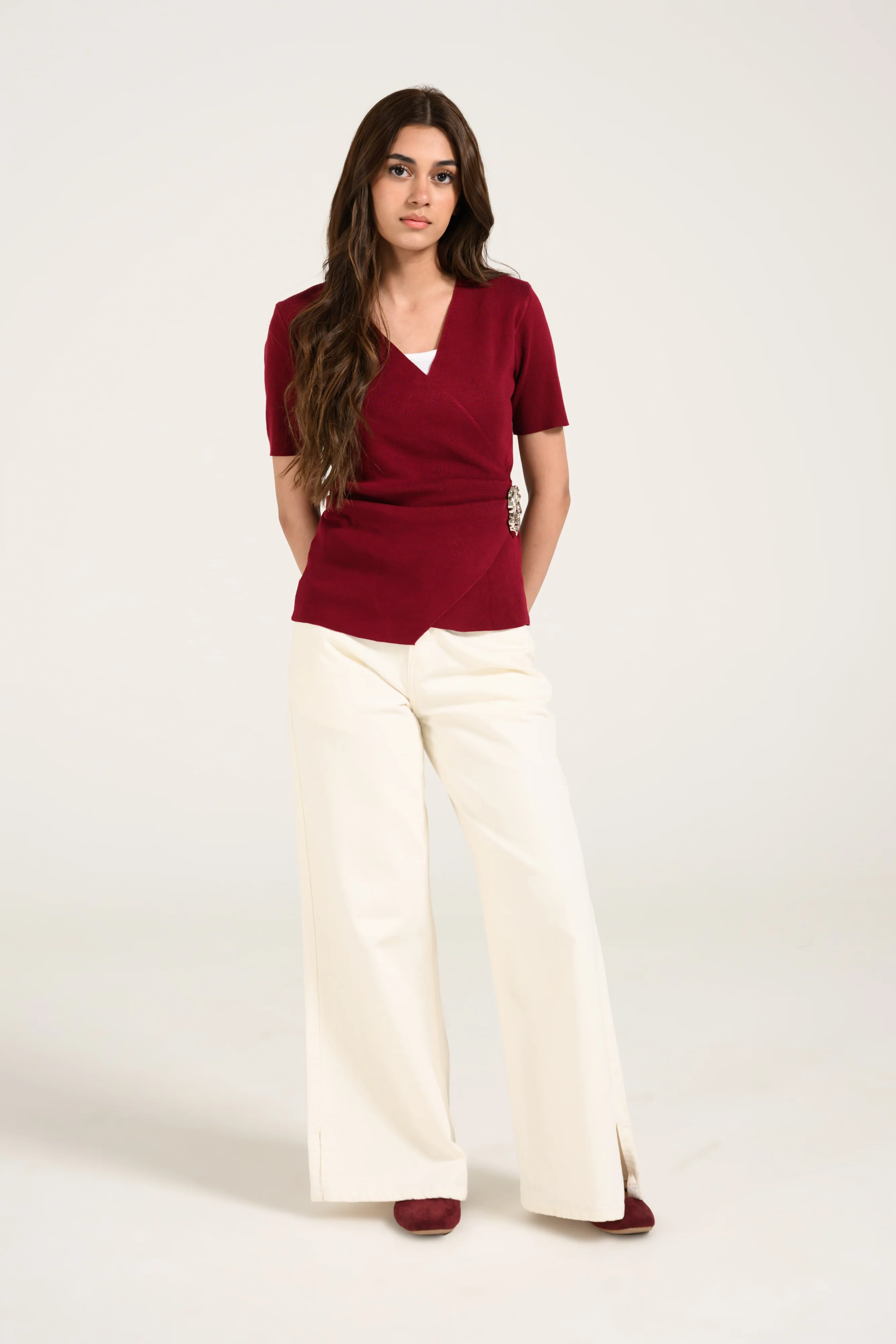 KNITTED TOP WITH BROOCH - Image 5