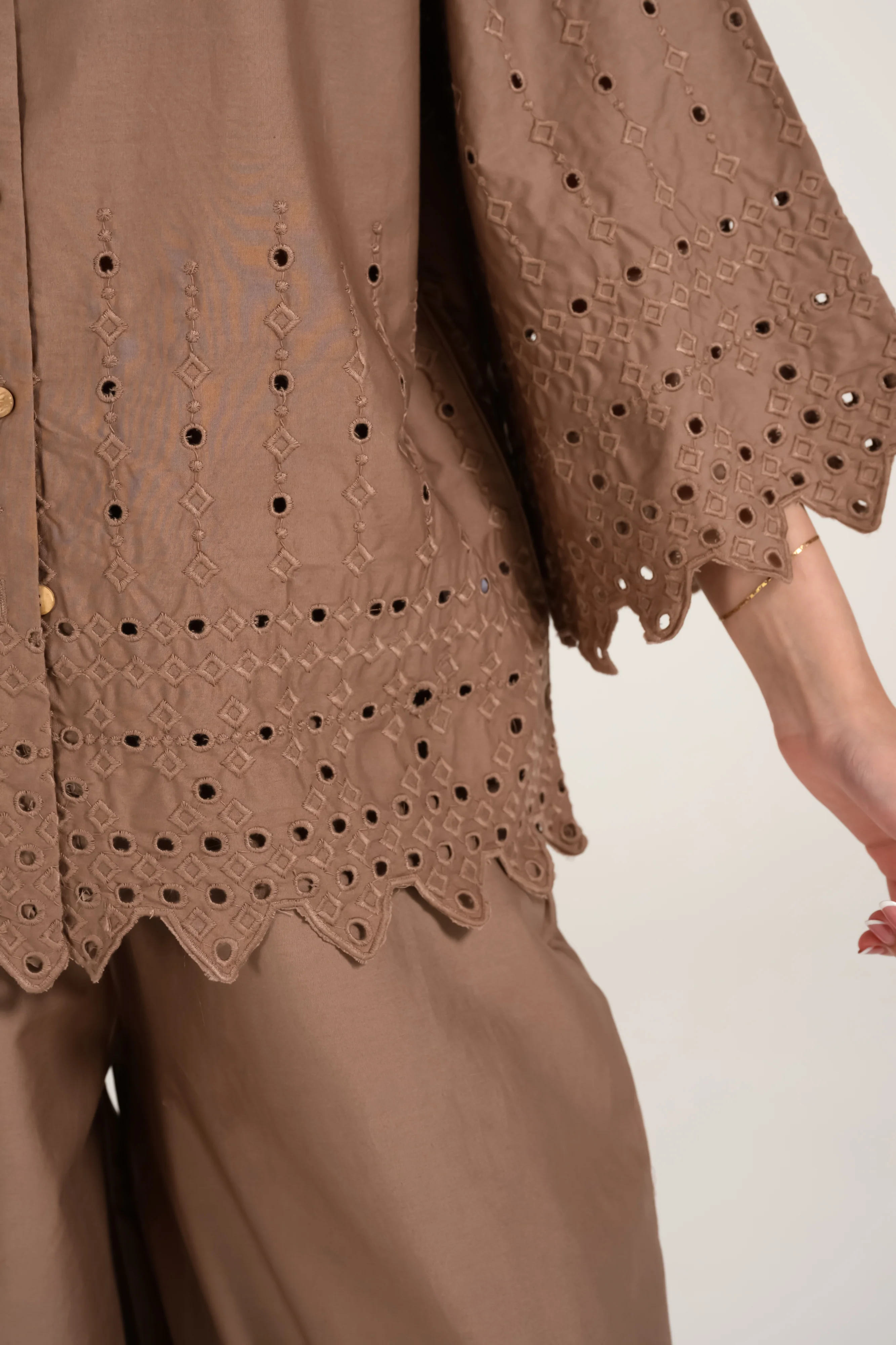 SCHIFFLI BUTTON DOWN TOP - Image 3