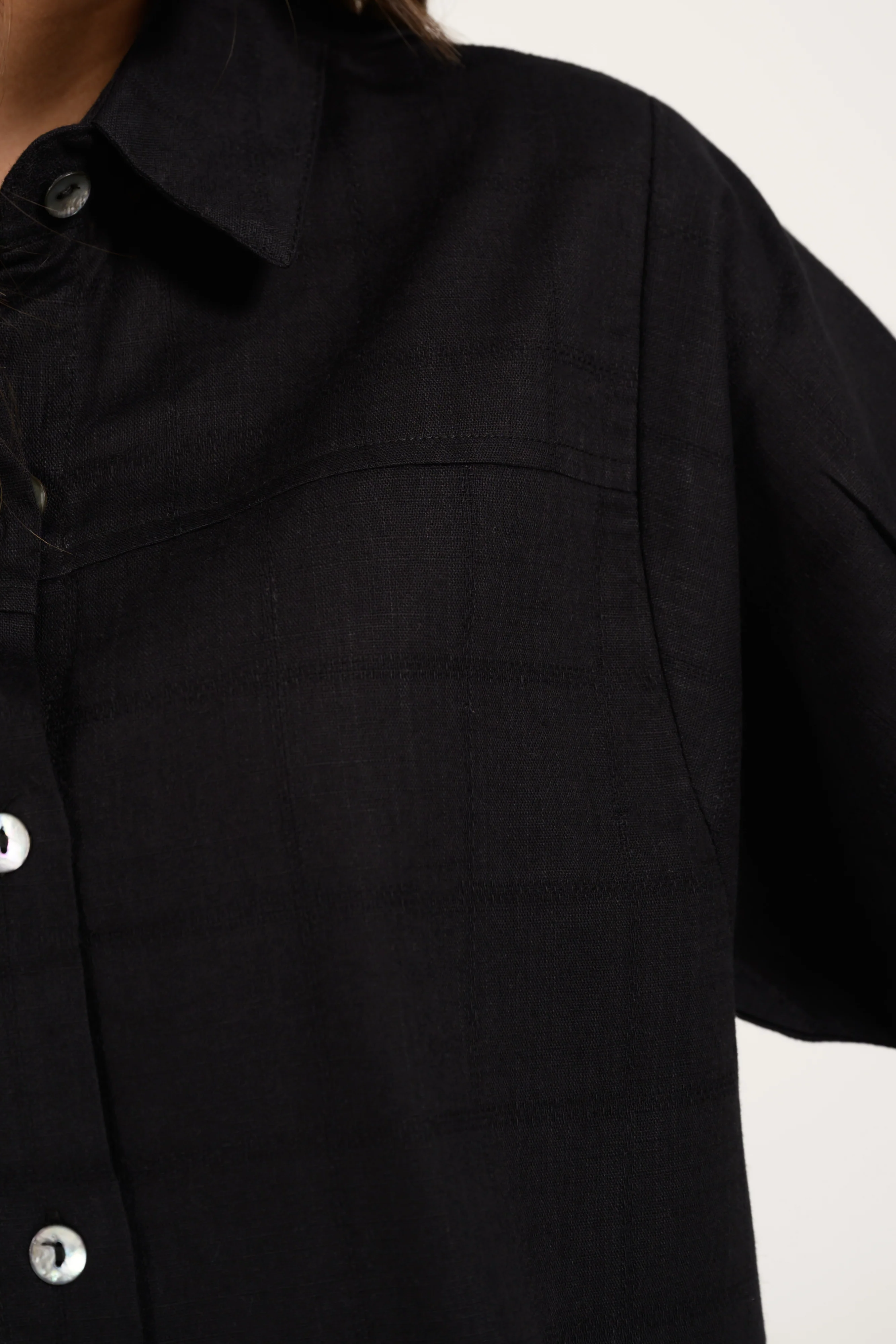 TEXTURED CROPPED BUTTON DOWN TOP - Image 6